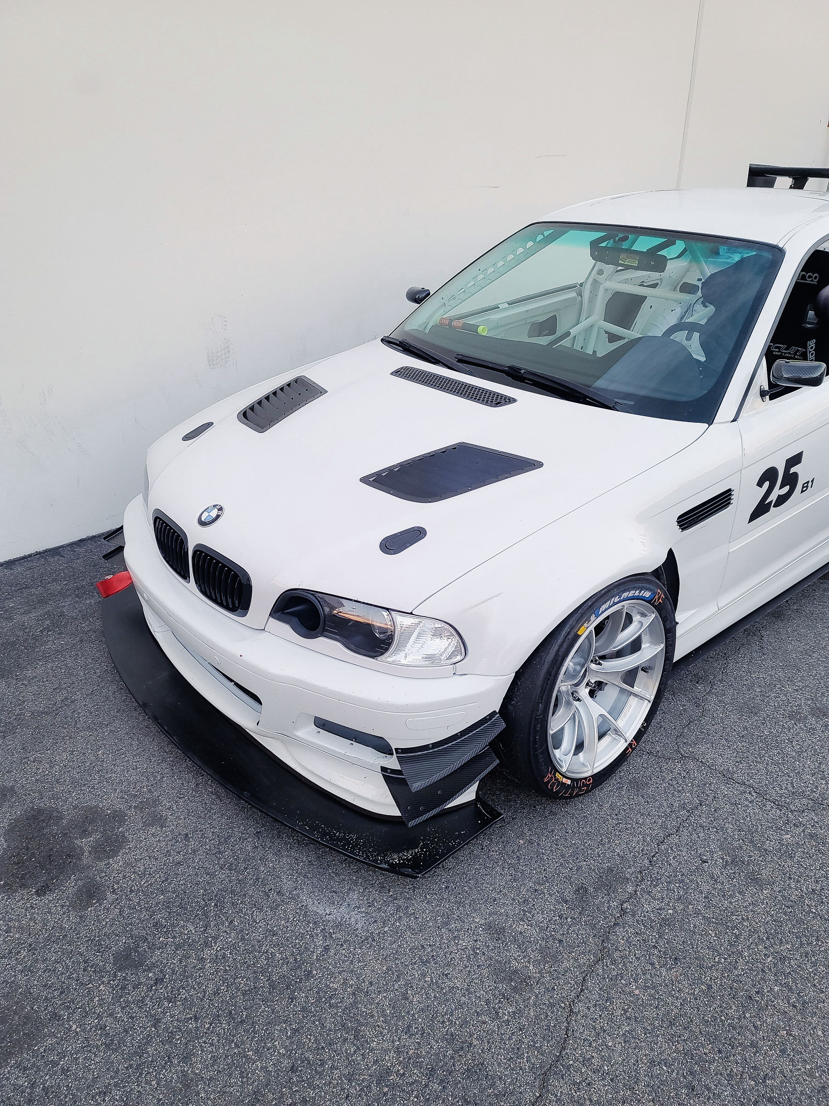 White BMW E46 M3 with 18" VS-5RS Apex wheels in Brushed Clear