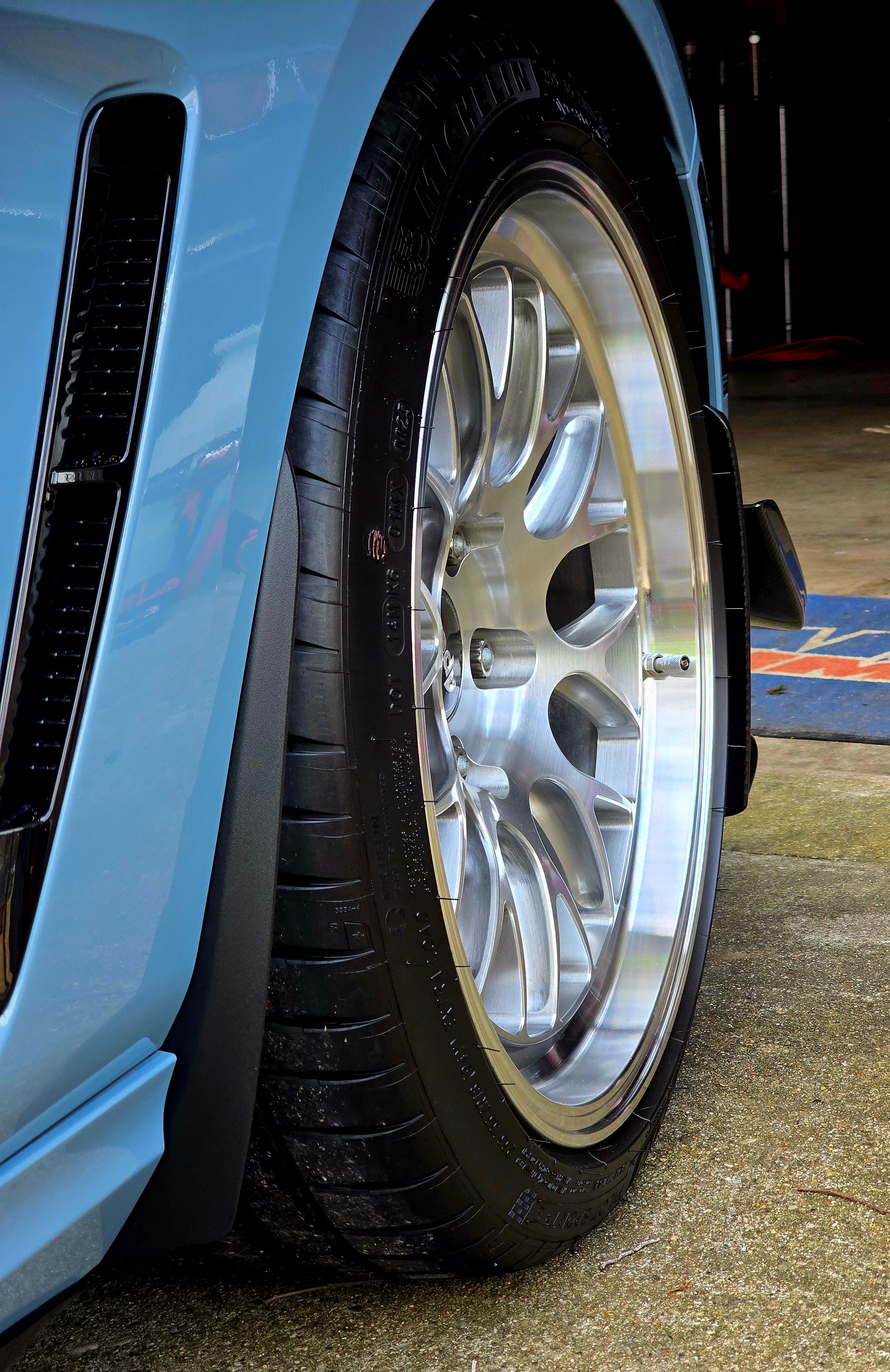 Blue Cadillac CT4-V Blackwing with 18" ML-10RT Apex wheels in Brushed Clear