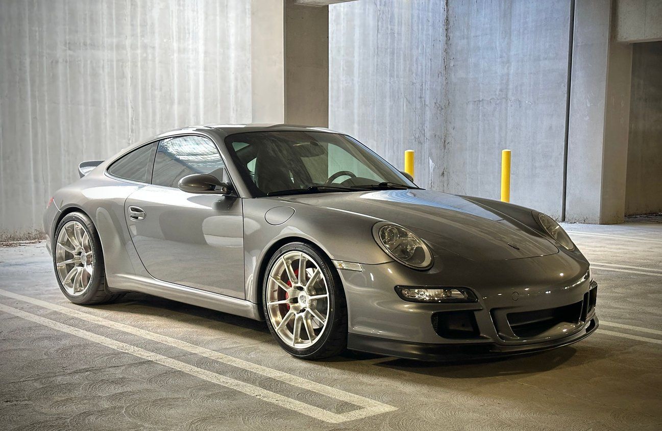 Grey Porsche 911 997 Carrera with 19" SM-10RS Apex wheels in Brushed Clear