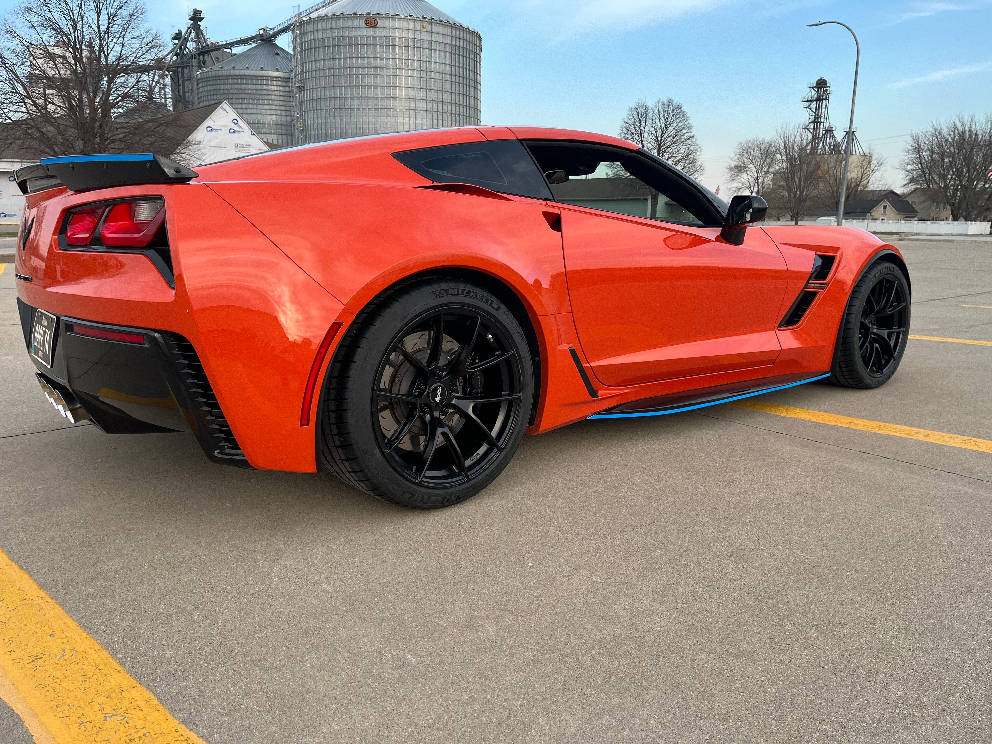 Chevrolet C7 Corvette Grand Sport with 19