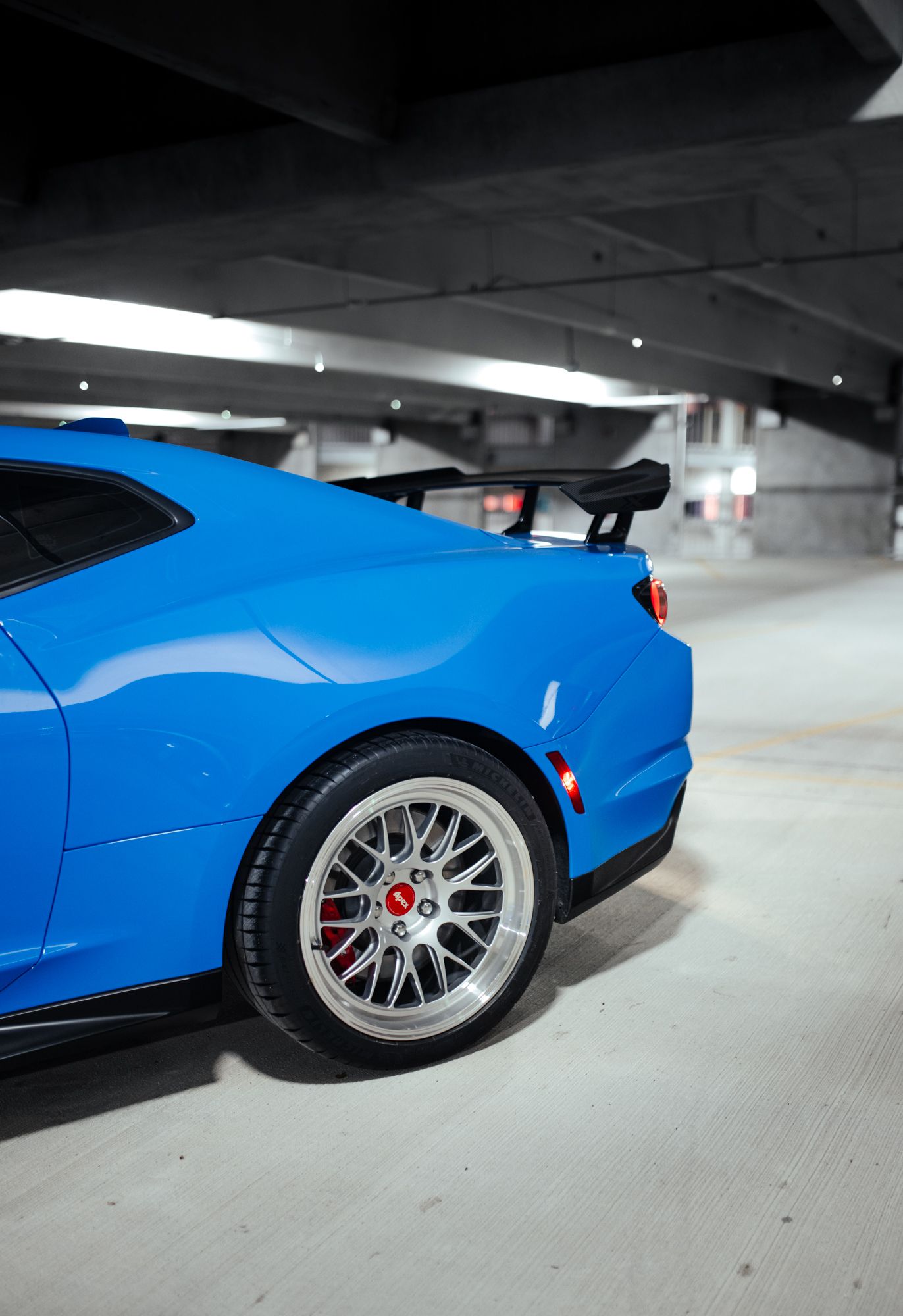 Blue Chevrolet 6th Gen Camaro ZL1 1LE with 19" ML-10RT Apex wheels in Machined Lip Race Silver