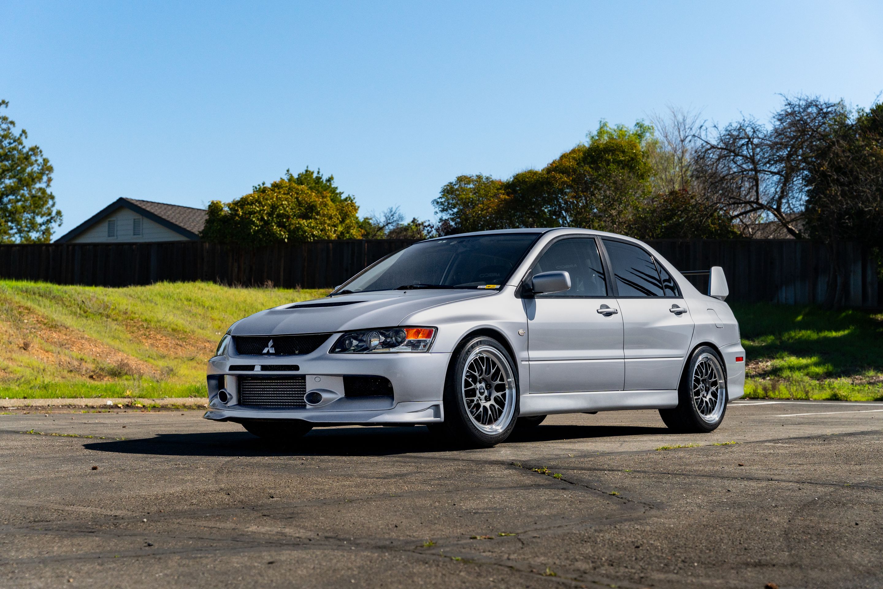 Silver Mitsubishi Lancer Evolution IX with 18" ML-10RT Apex wheels in Machined Lip Anthracite
