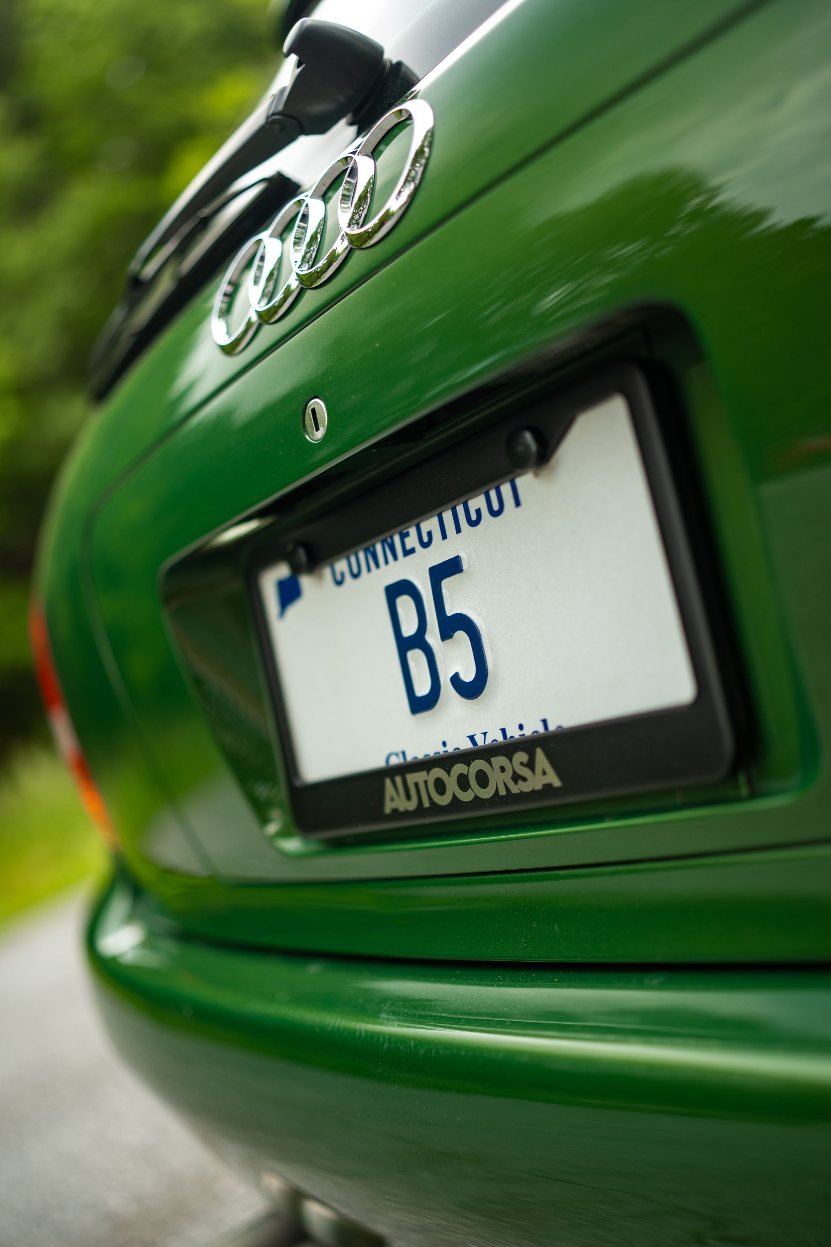 Green Audi B5 S4 Avant/Wagon with 18" ML-10RT Apex wheels in Machined Lip Gloss Motorsport Gold