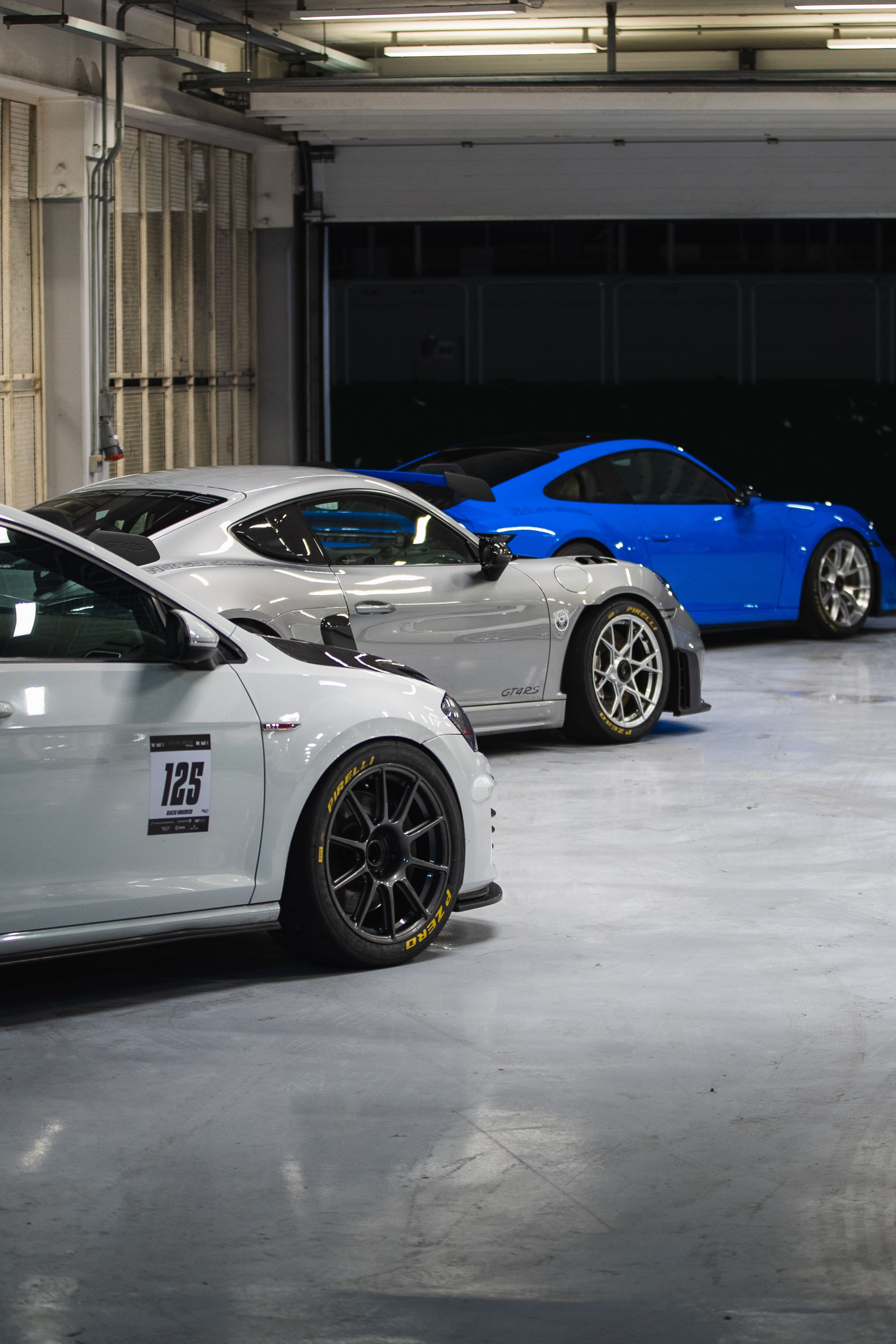 White VW MK7 GTI with 18" SM-10 Apex wheels in Anthracite