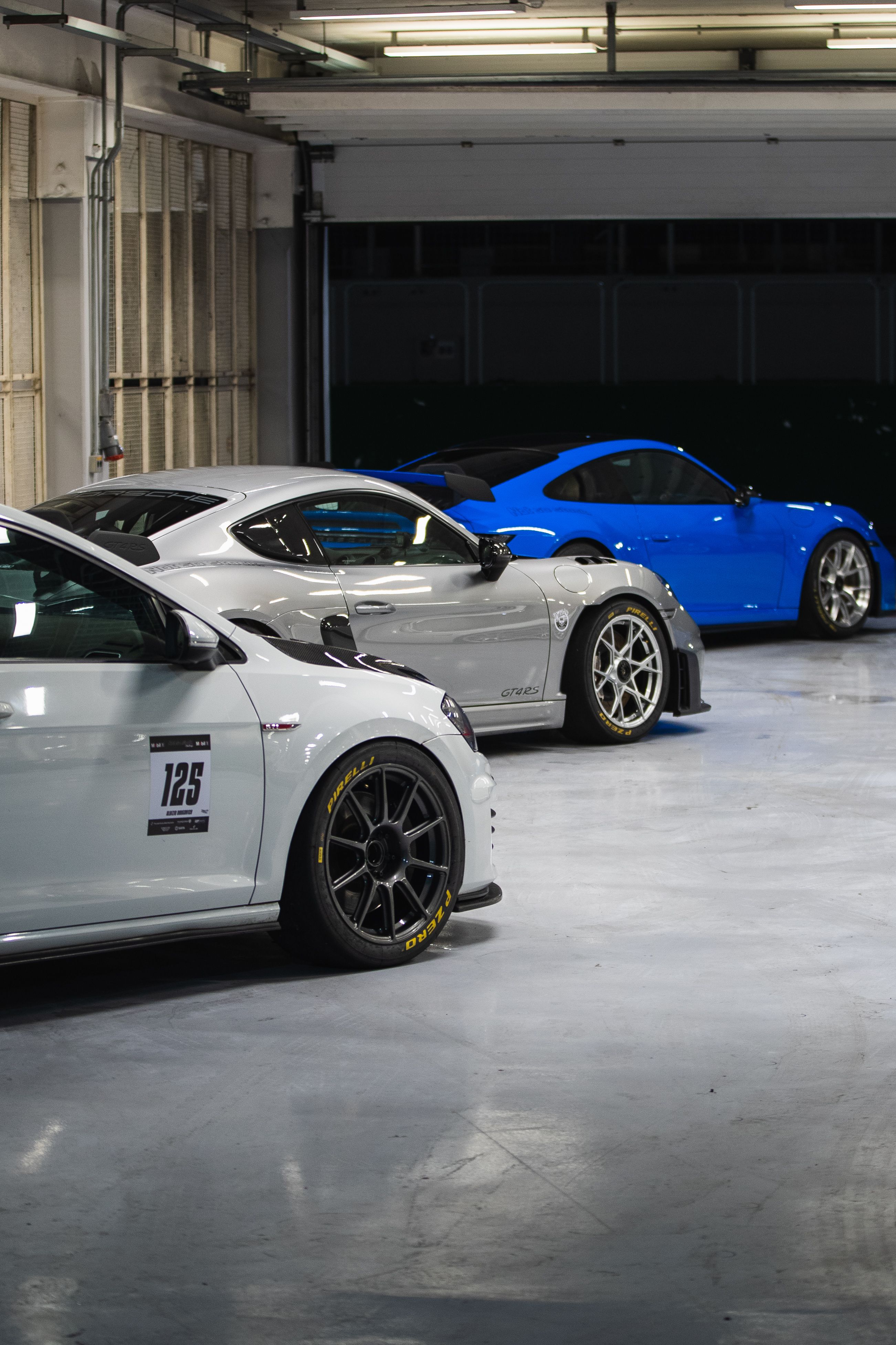 White VW MK7 GTI with 18" SM-10 Apex wheels in Anthracite