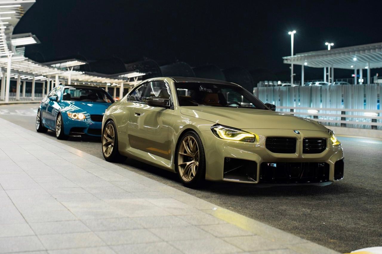 Green BMW G87 M2 with 19" VS-5RS Apex wheels in Motorsport Gold
