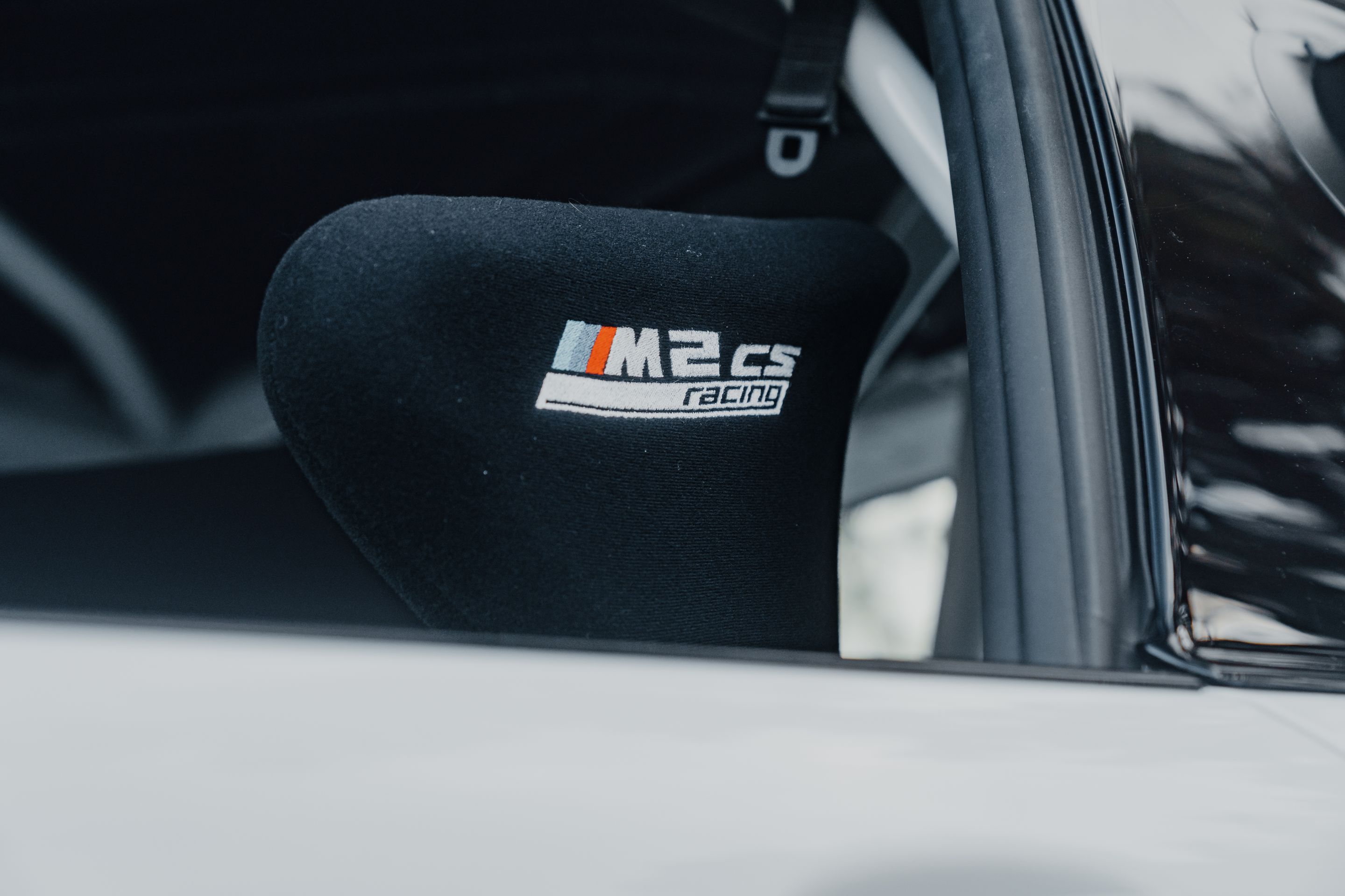 White BMW F87 M2 with 18" SM-10RE Apex wheels in Anthracite