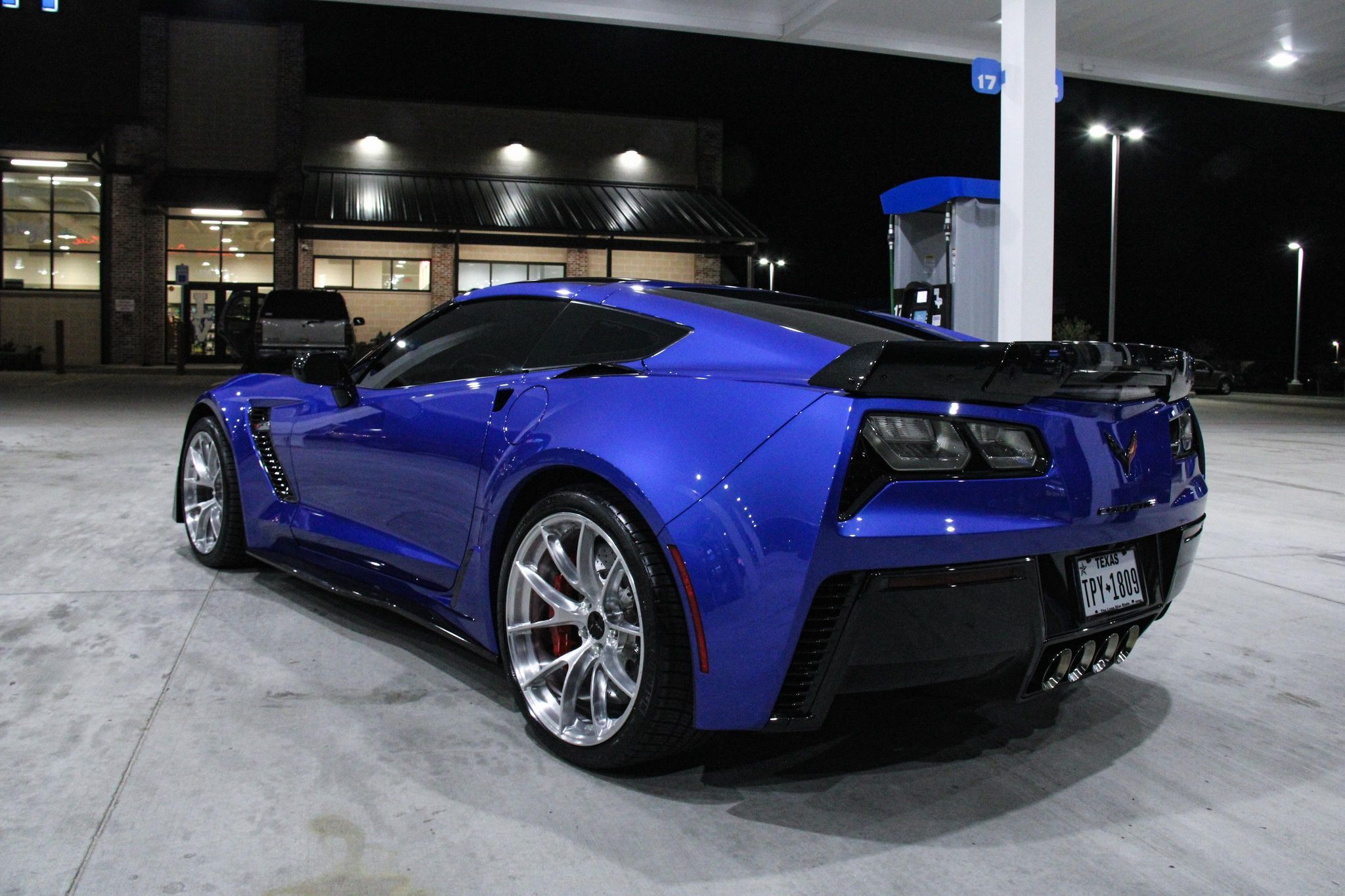 Blue Chevrolet C7 Corvette Z06 with 19"/20" VS-5RS Apex wheels in Brushed Clear