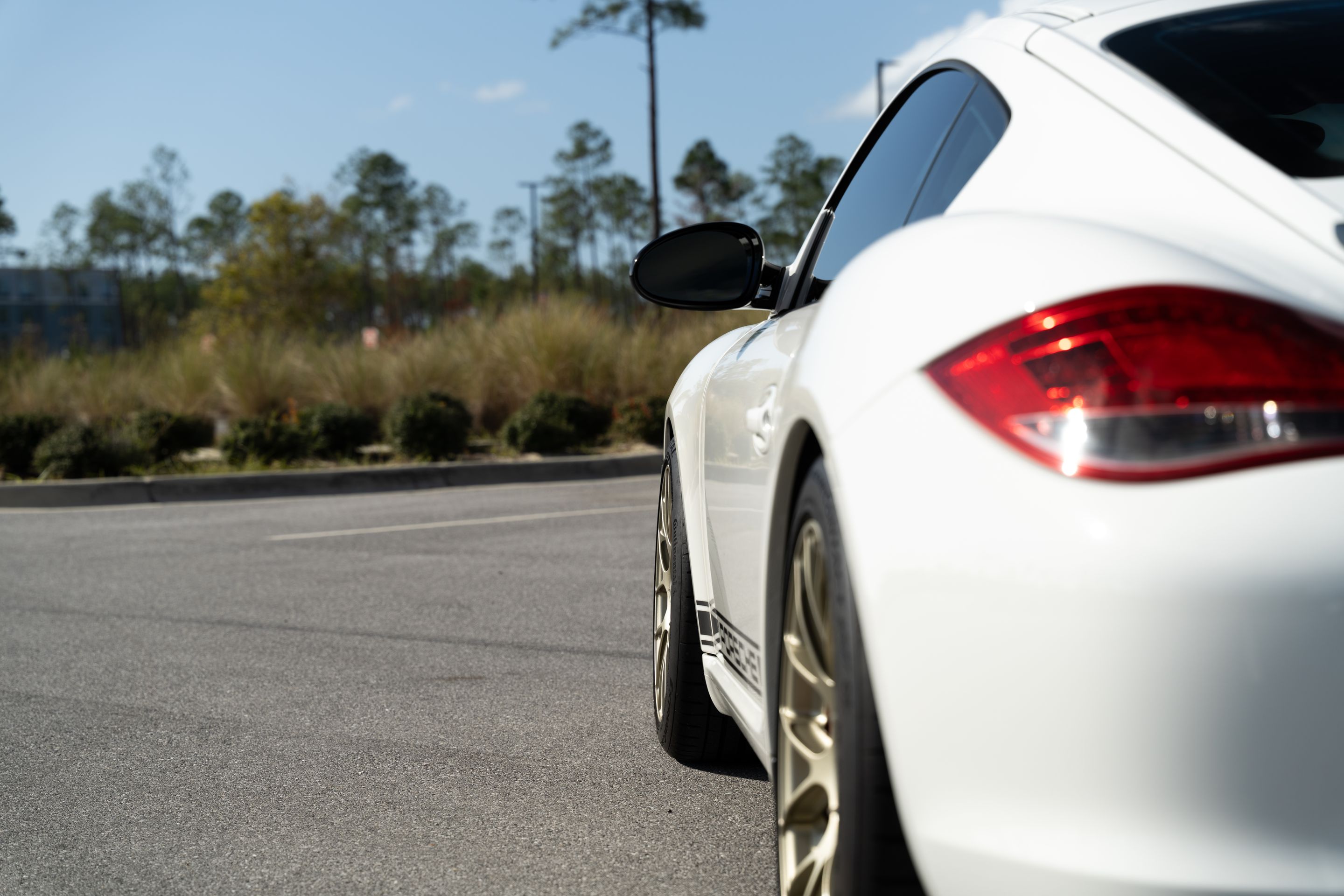 White Porsche 987 Cayman R with 18" EC-7RS Apex wheels in Motorsport Gold