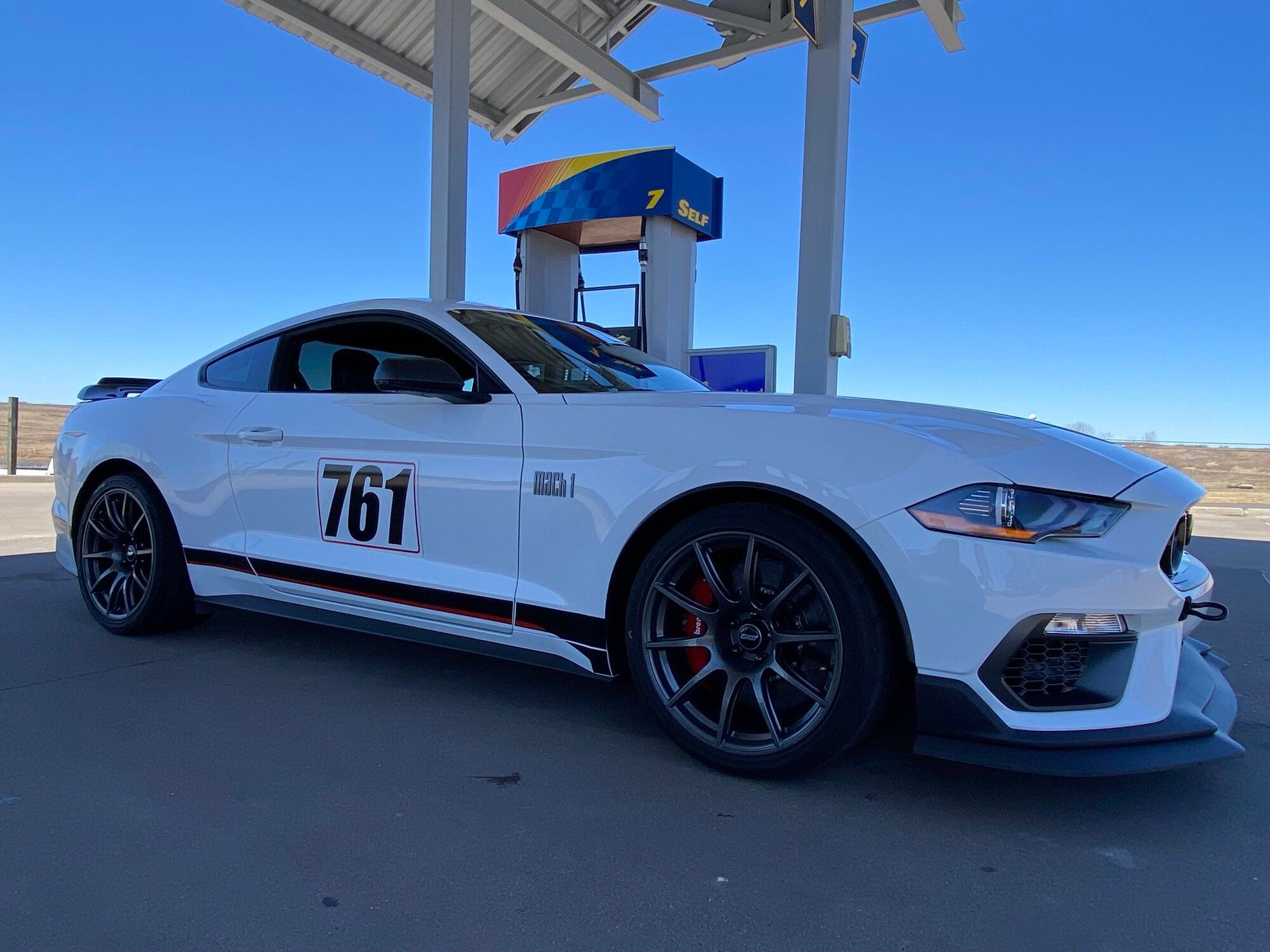 White Ford S550 Mustang Mach 1 with 19" SM-10 Apex wheels in Anthracite