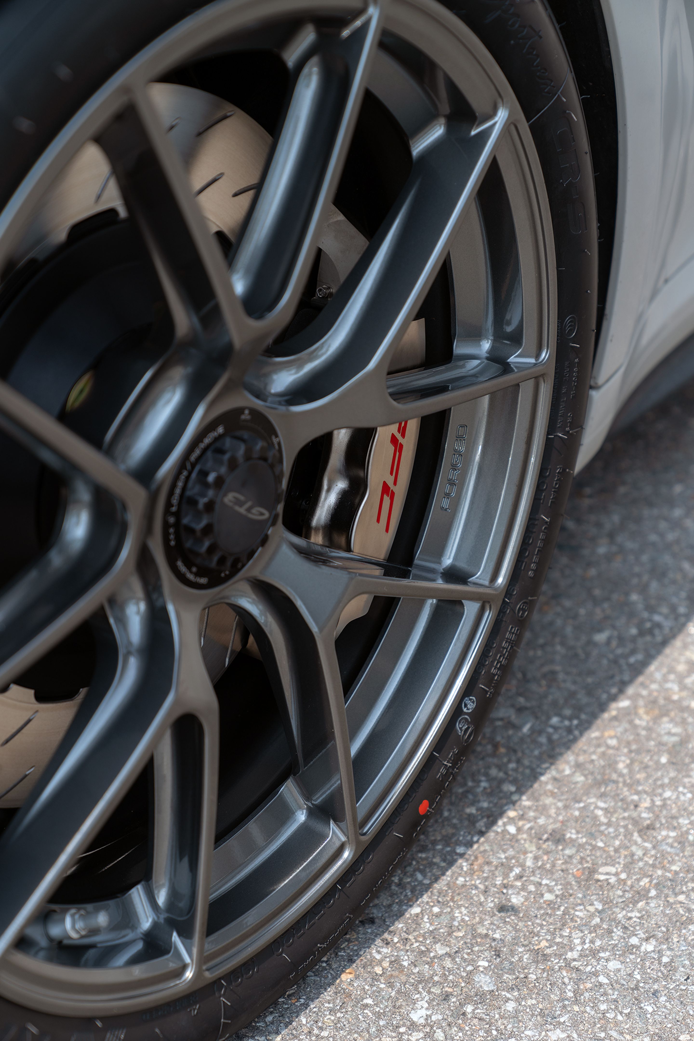 Grey Porsche 911 992.1 GT3 with 20"/21" VS-5RS Apex wheels in Anthracite