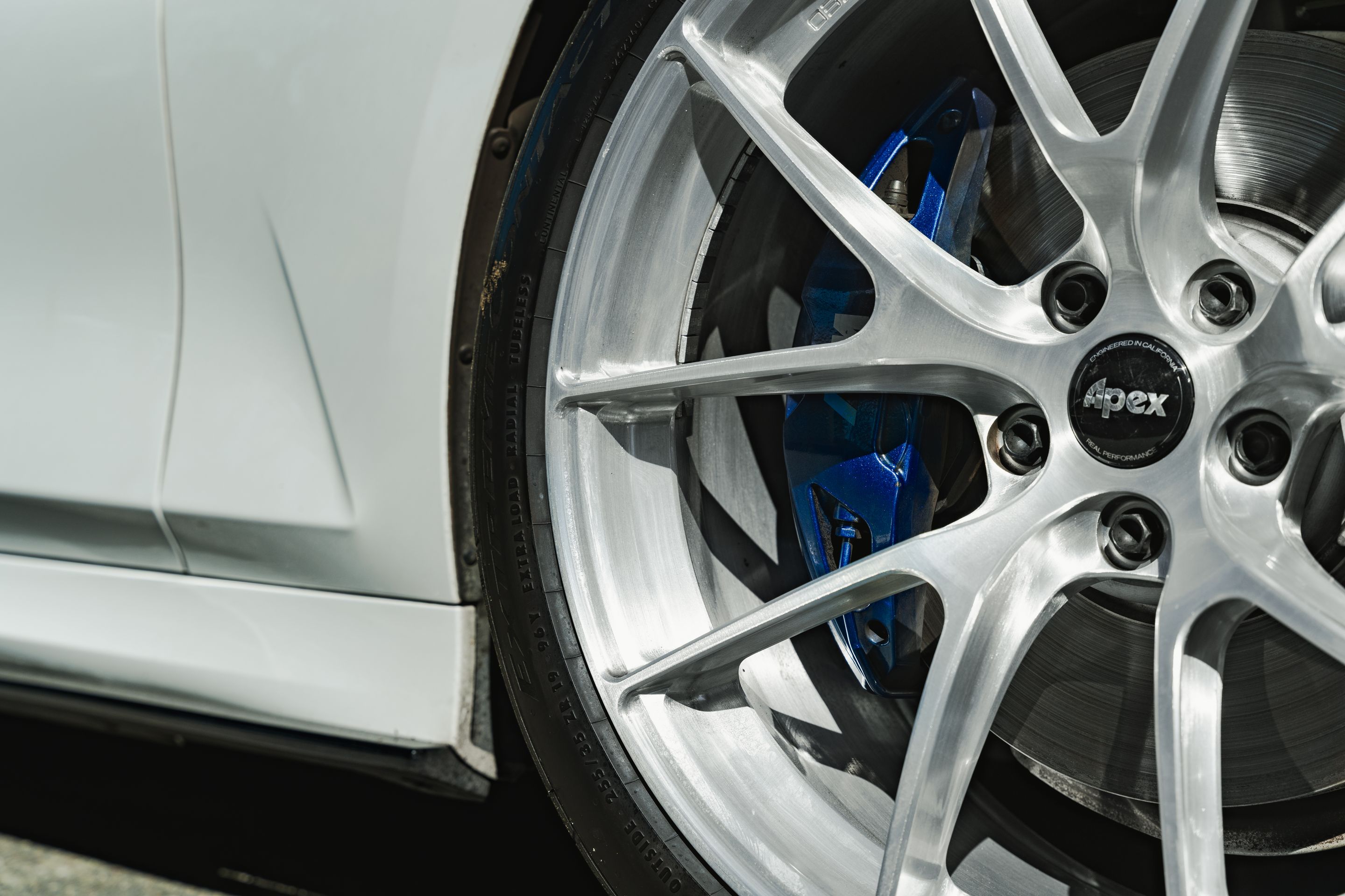 White BMW G20 Sedan 3 Series with 19" VS-5RS Apex wheels in Brushed Clear