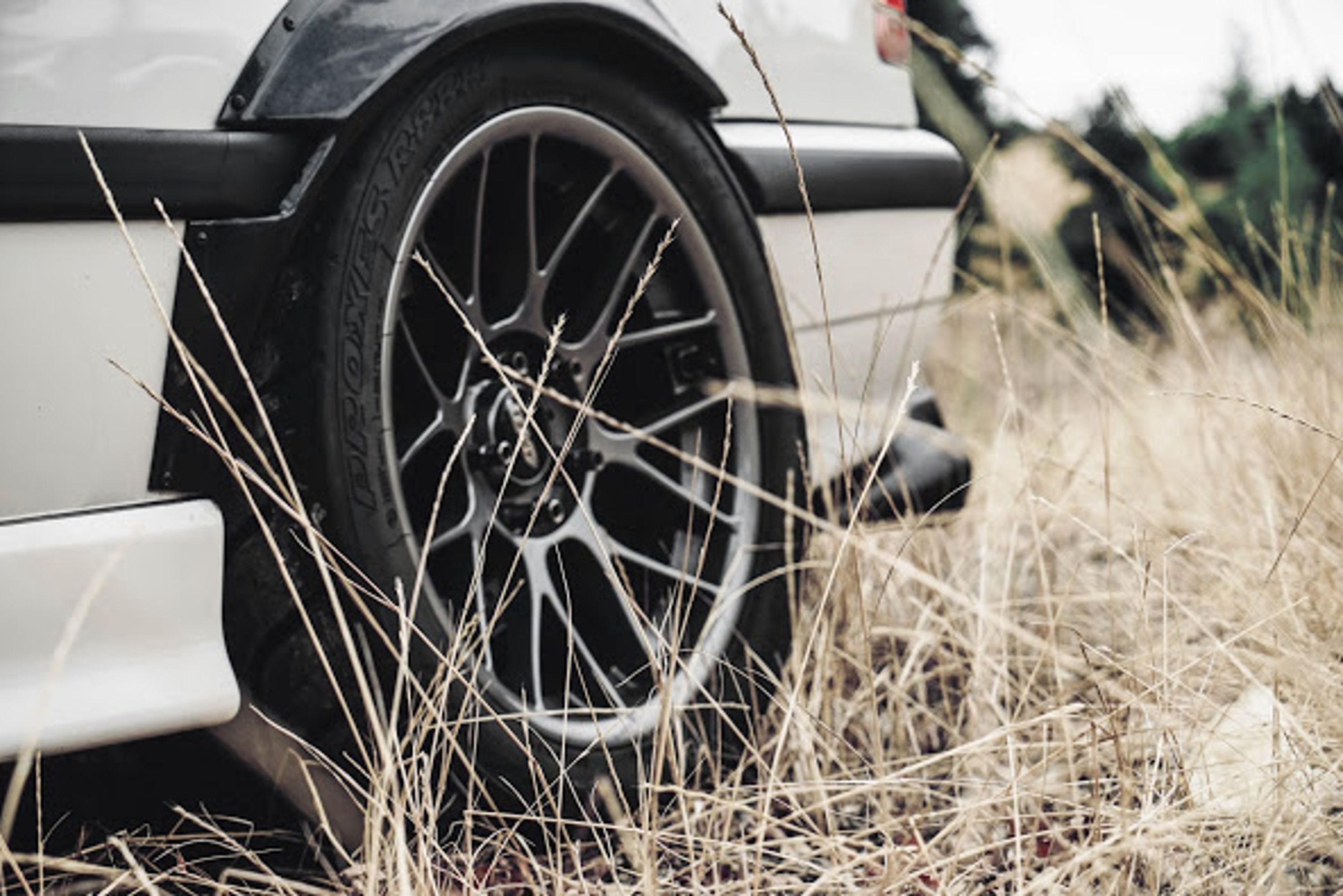 Silver BMW E36 M3 with 17" ARC-8 Apex wheels in Anthracite