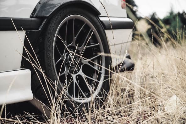 Silver BMW E36 M3 with 17" ARC-8 Apex wheels in Anthracite