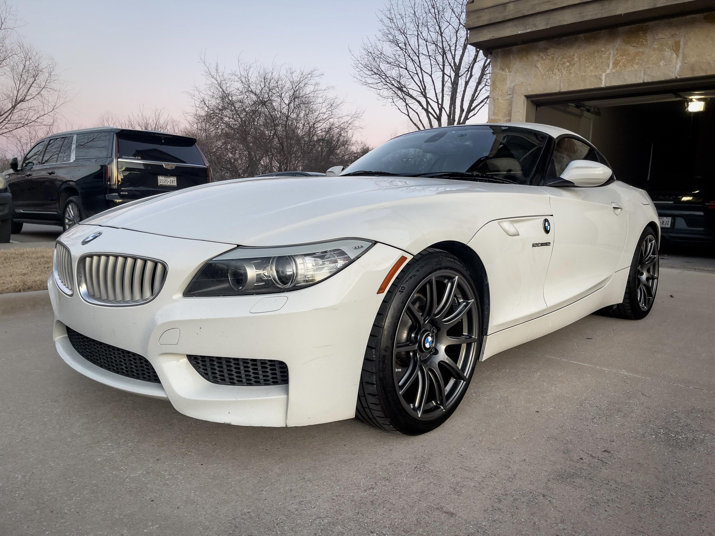 White BMW E89 Z4 with 19" SM-10 Apex wheels in Anthracite