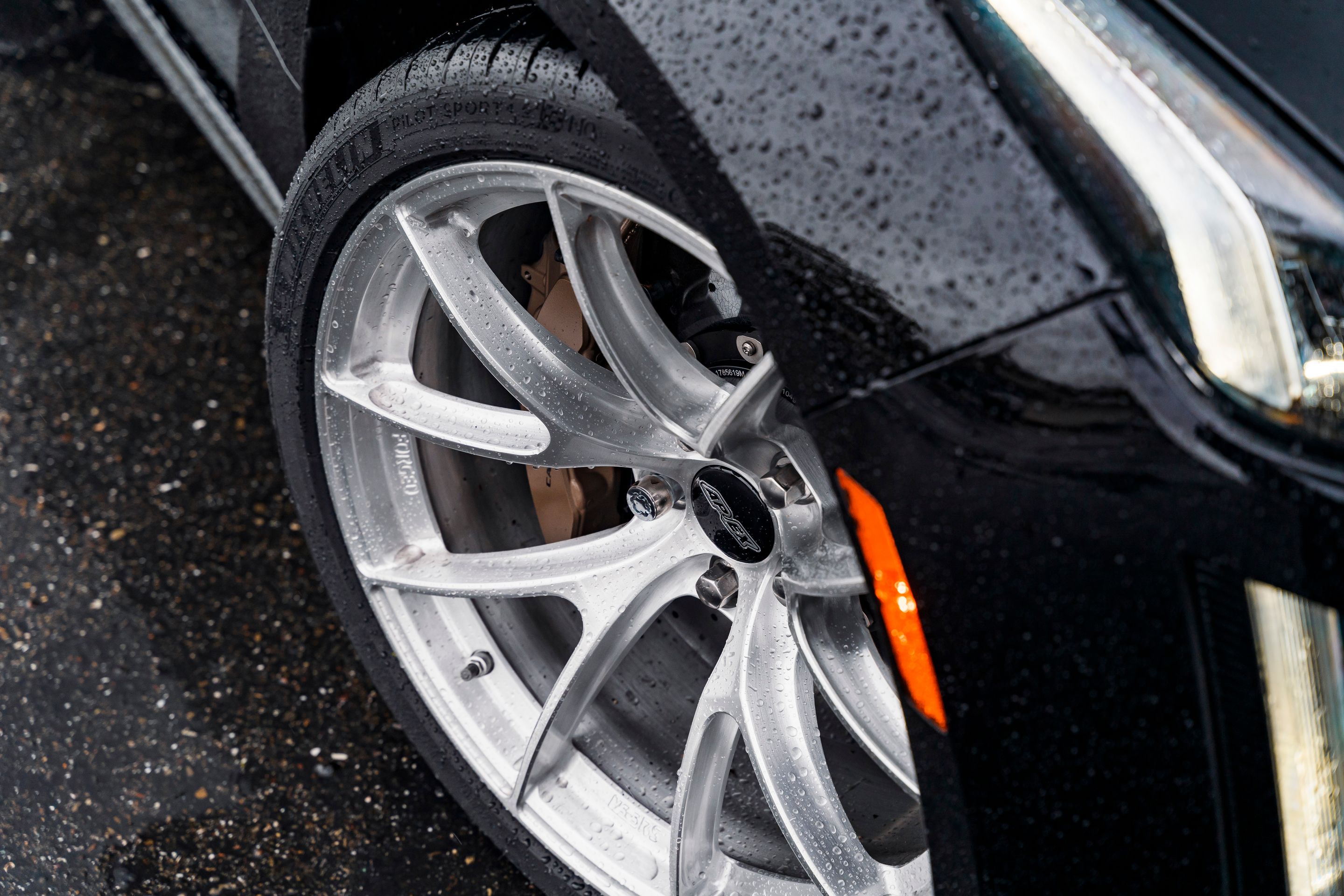 Black Cadillac CT5-V Blackwing with 20" VS-5RS Apex wheels in Brushed Clear