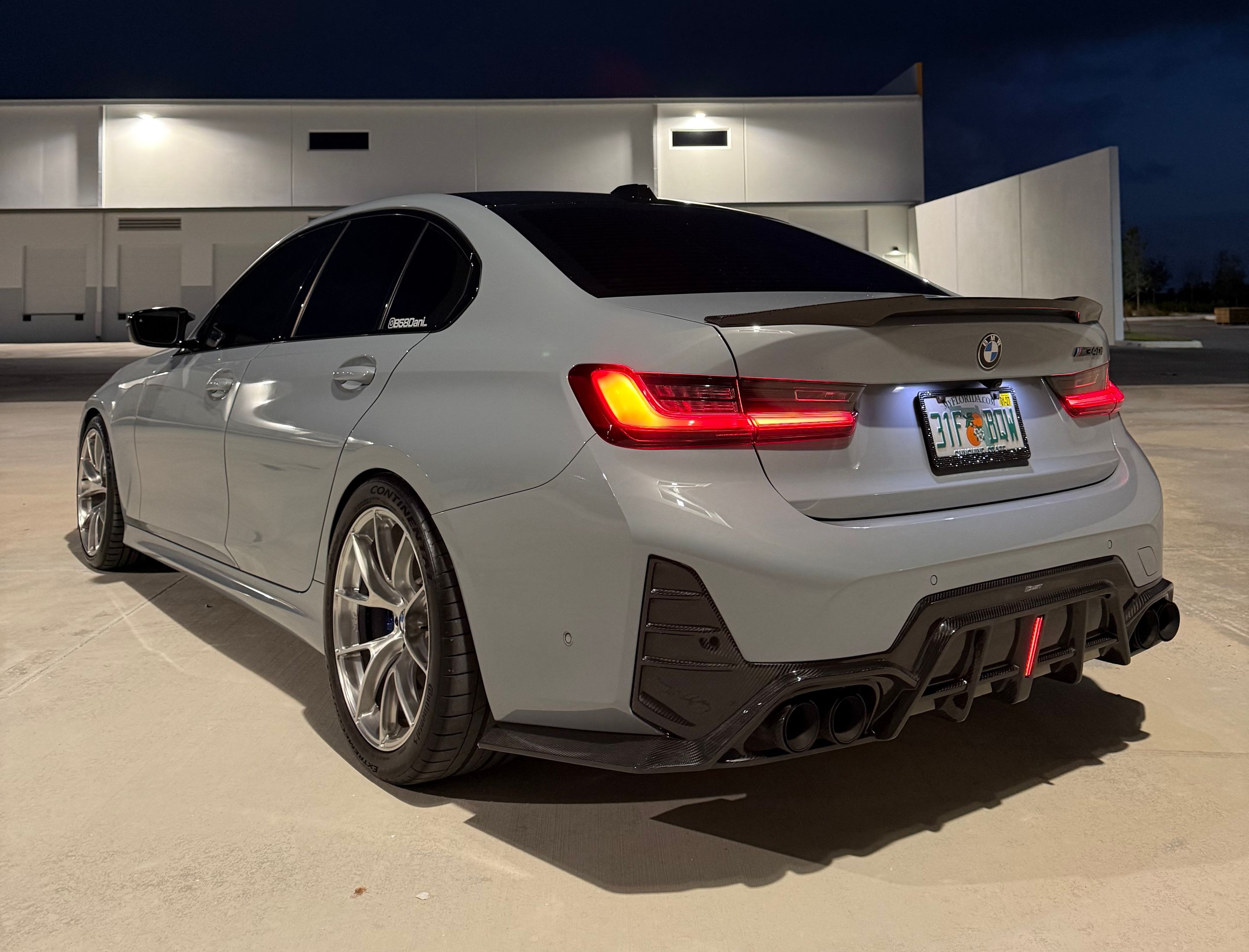 Grey BMW G20 Sedan 3 Series with 19" VS-5RS Apex wheels in Brushed Clear
