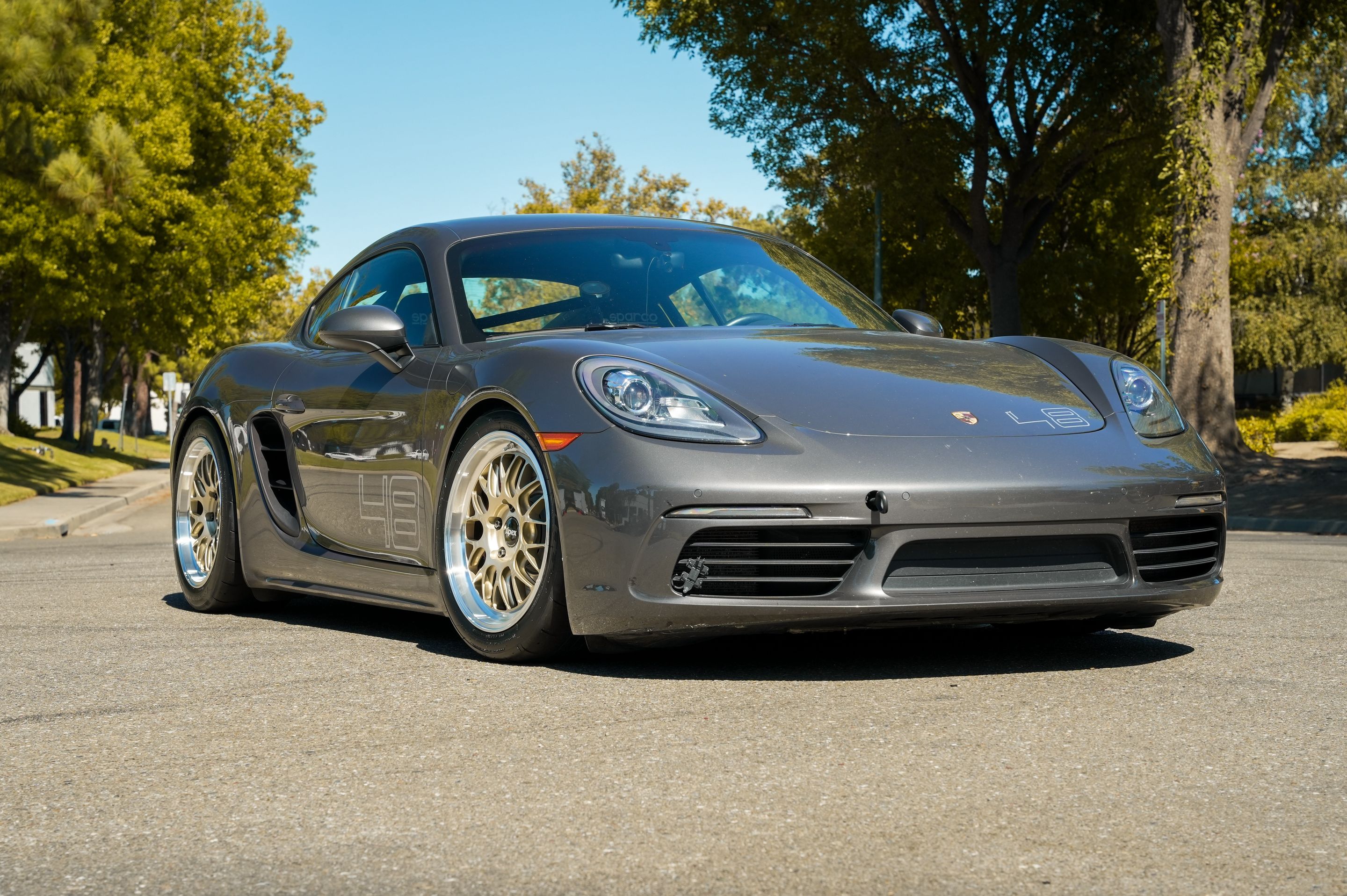 Grey Porsche 718 Cayman S with 18" ML-10RT Apex wheels in Machined Lip Gloss Motorsport Gold