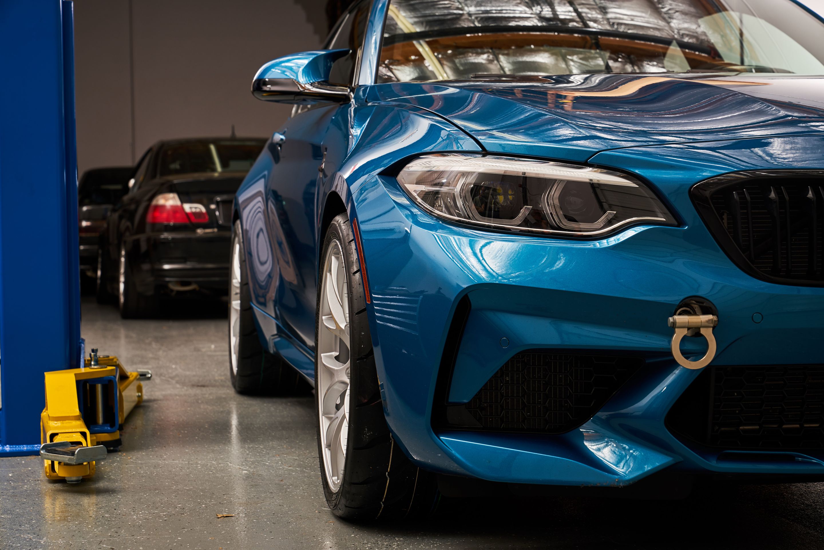 Blue BMW F87 M2 with 19" EC-7 Apex wheels in Race Silver