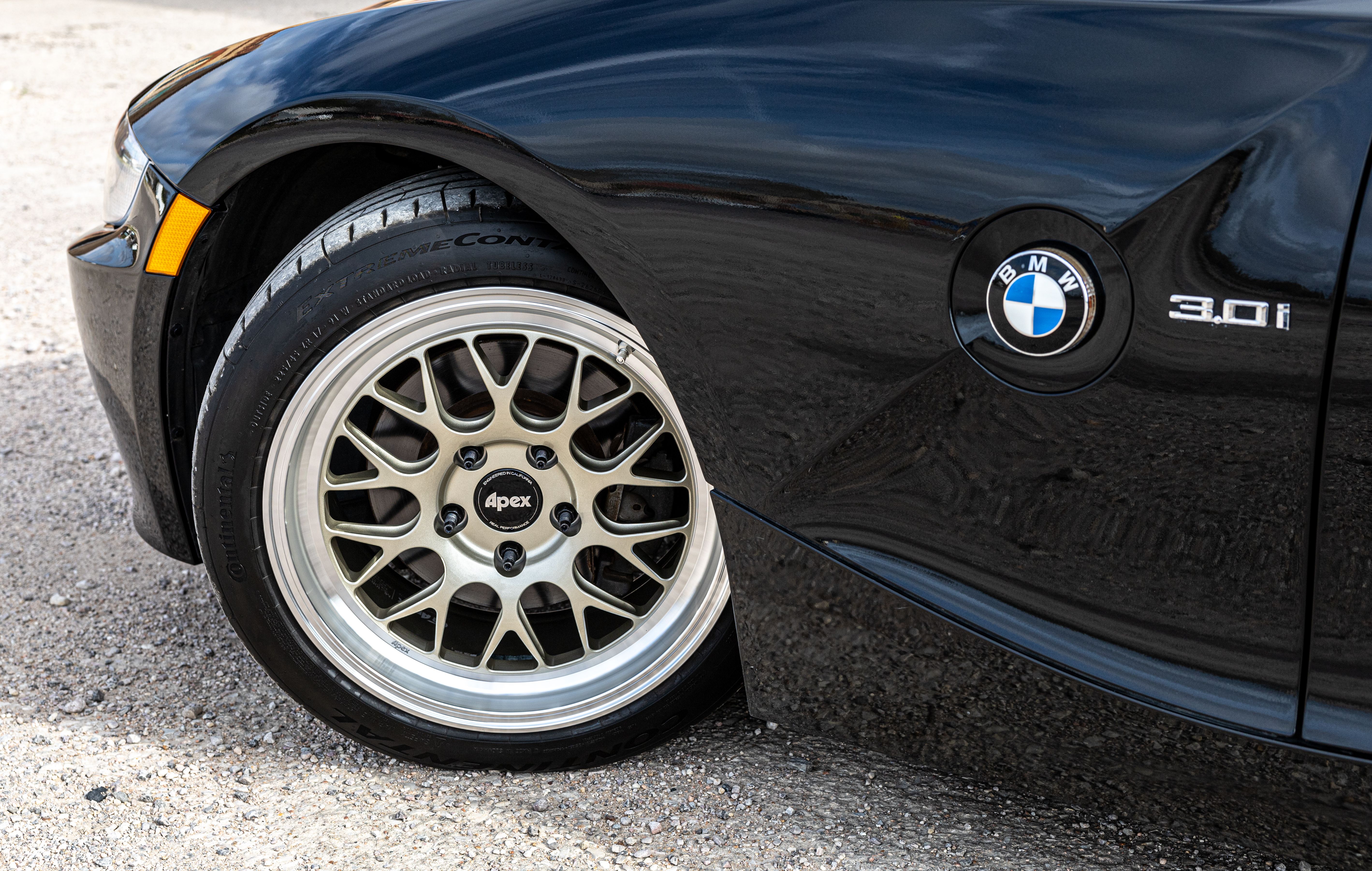 BMW E85 Roadster Z4 with 17