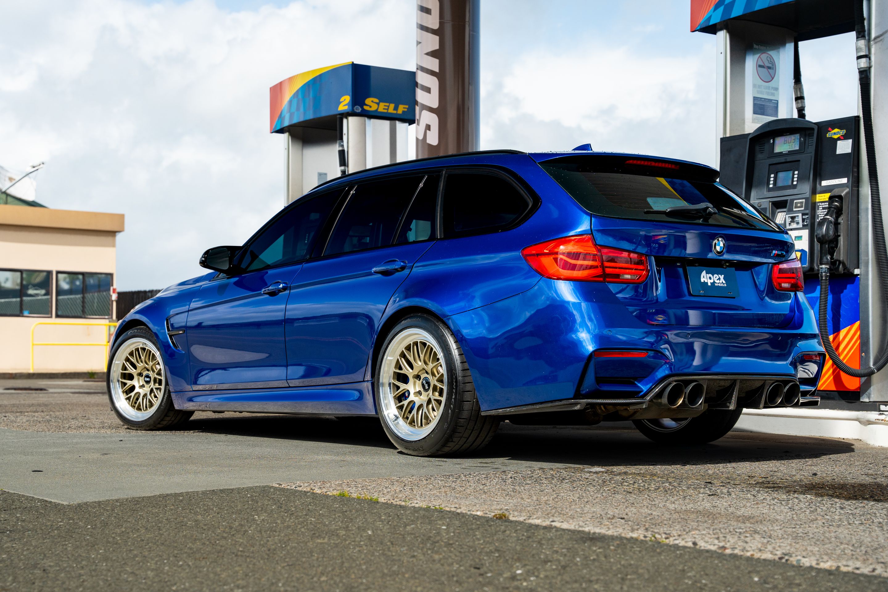 Blue BMW F80 M3 with 18" ML-10RT Apex wheels in Machined Lip Gloss Motorsport Gold