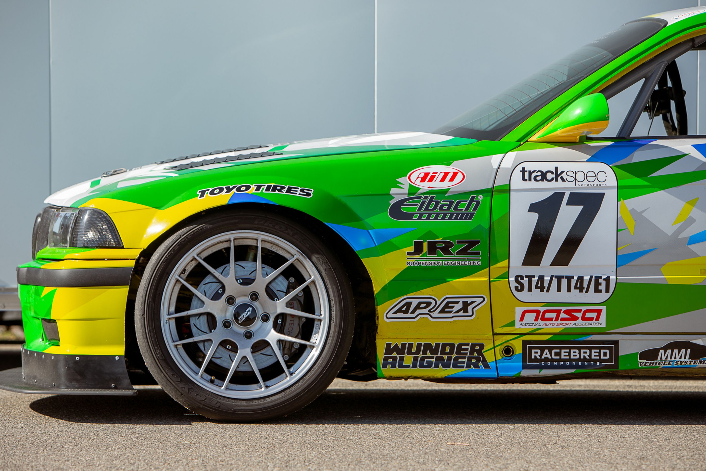 Race Livery BMW E36 M3 with 18" EC-7R Apex wheels in Brushed Clear