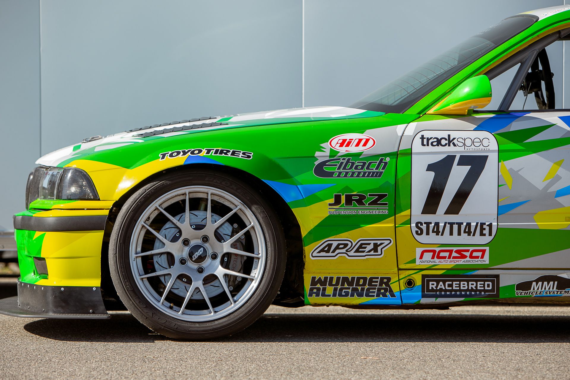 Race Livery BMW E36 M3 with 18" EC-7R Apex wheels in Brushed Clear