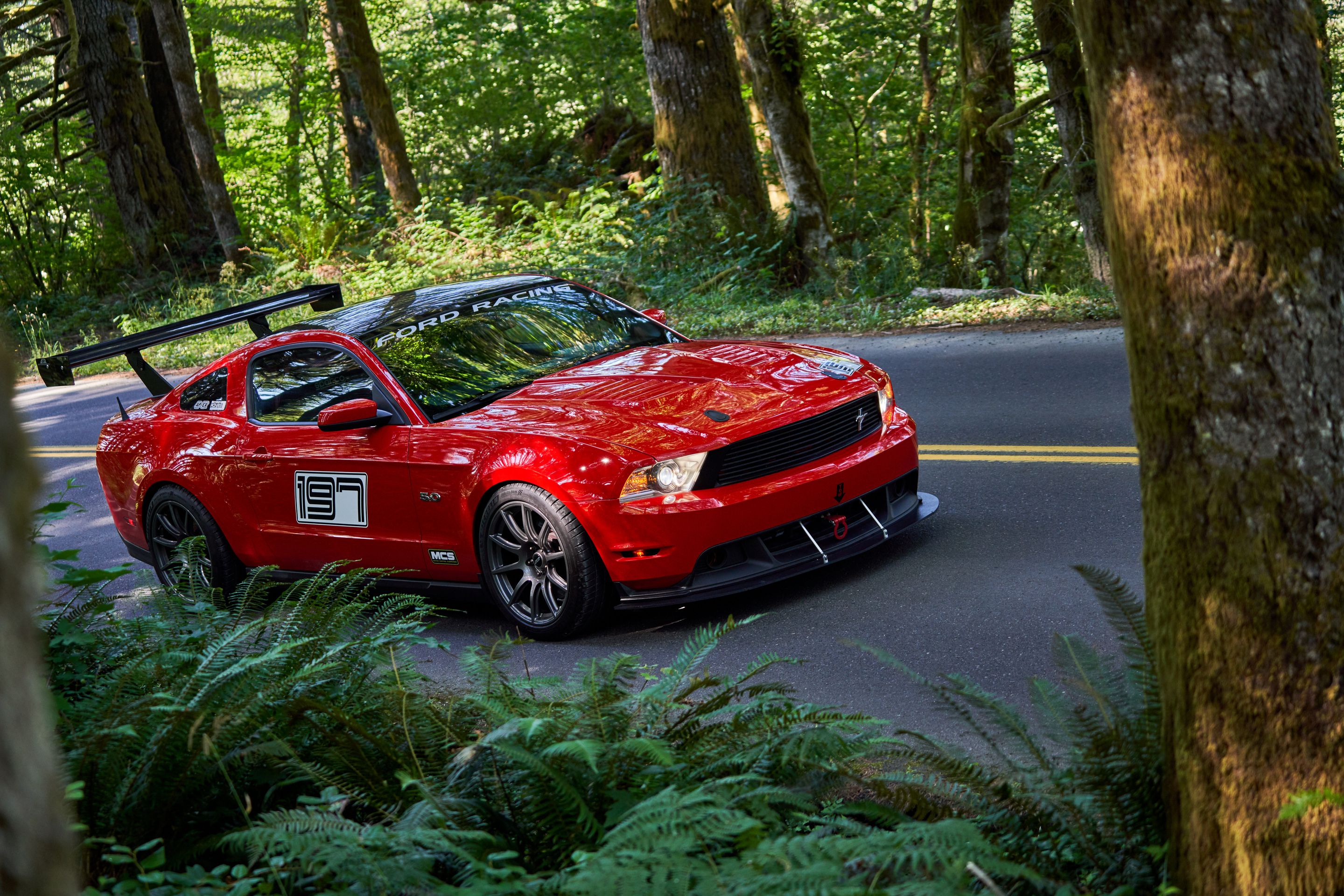 Red Ford S197 Mustang GT with 19" SM-10 Apex wheels in Anthracite
