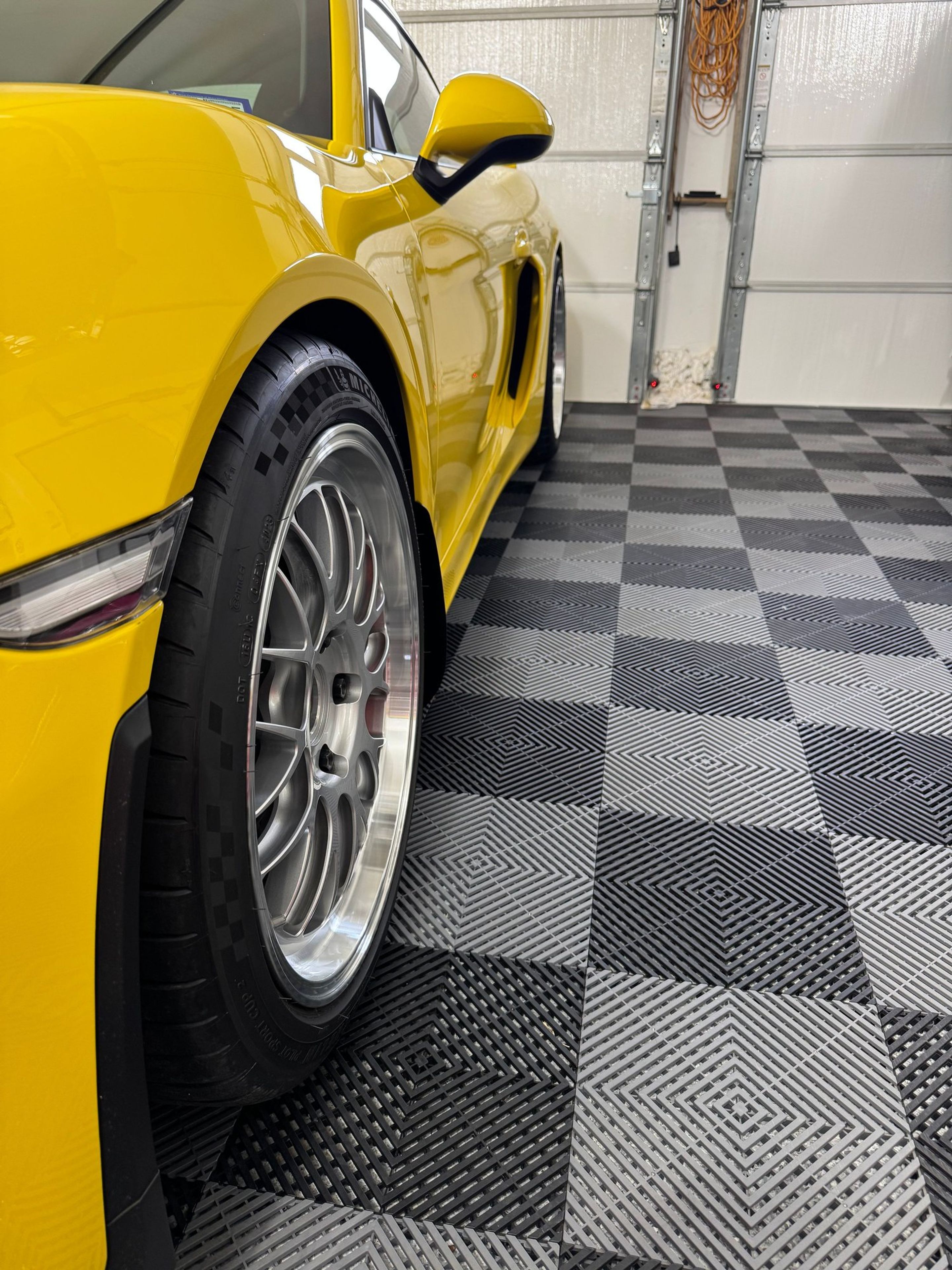 Yellow Porsche 981 Cayman GT4 with 19" ML-10RT Apex wheels in Machined Lip Race Silver