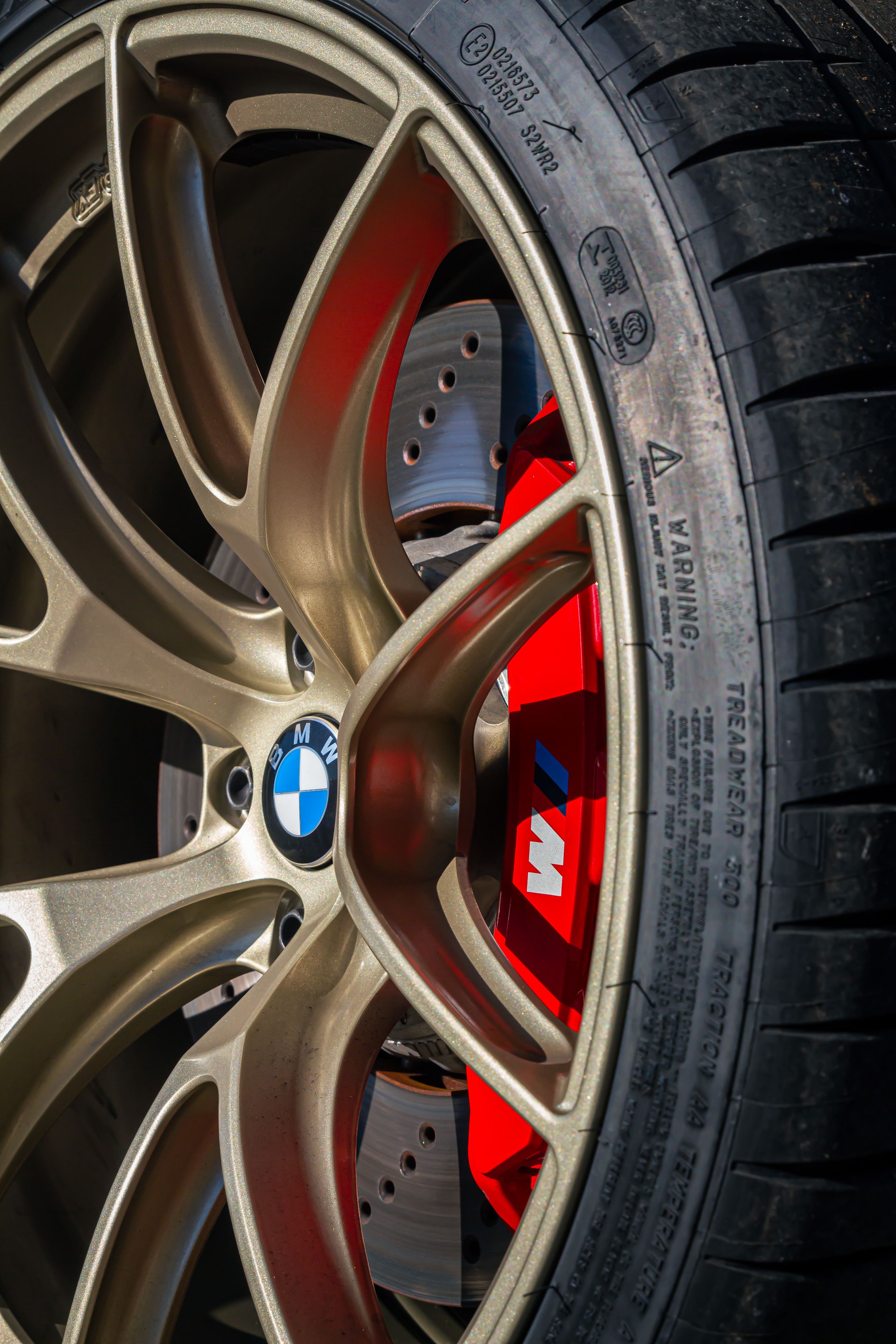 Grey BMW G82 Coupe M4 with 20" VS-5RS Apex wheels in Motorsport Gold