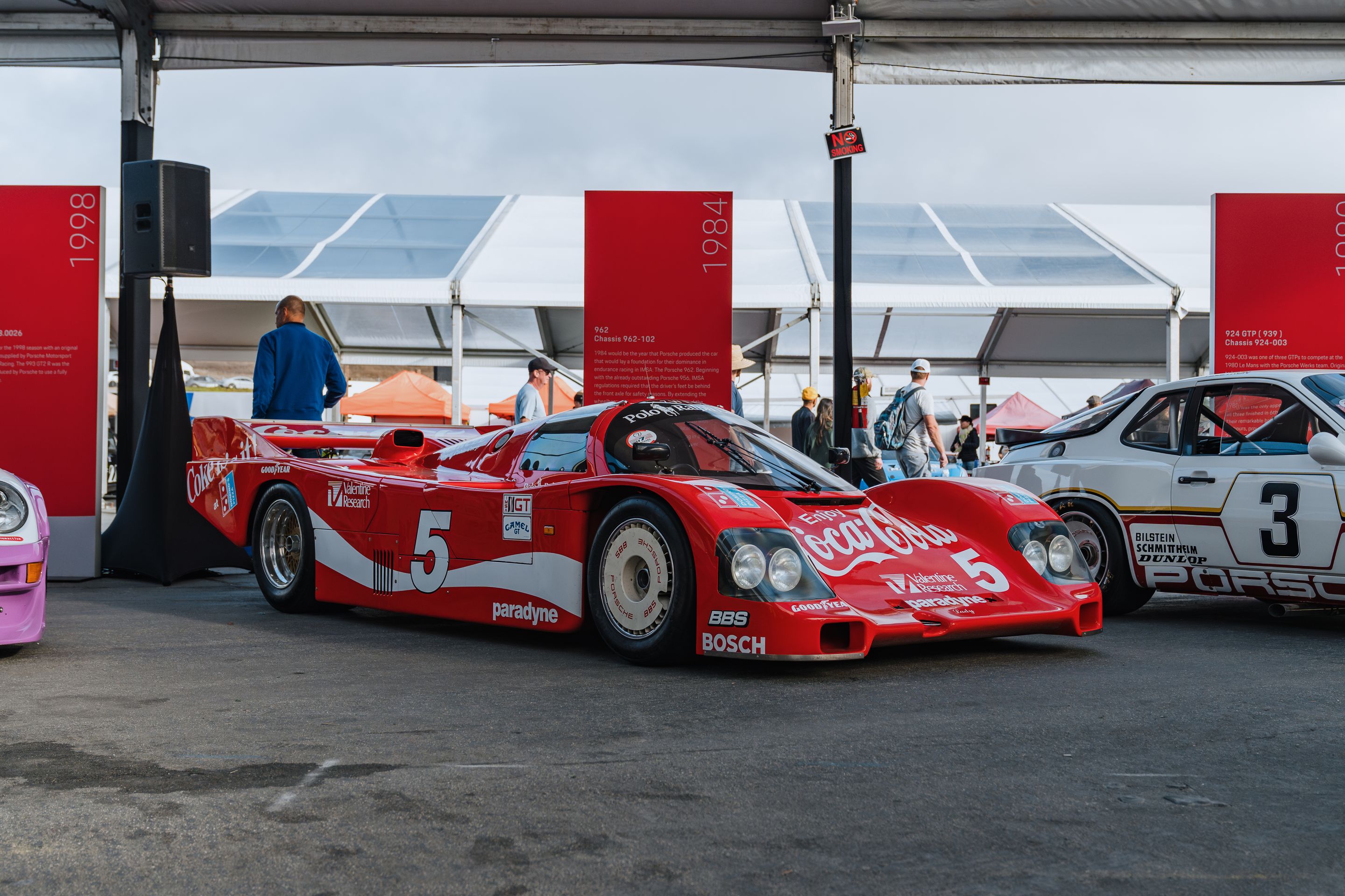 White Porsche 911 996 GT2 with 18" EC-7RS Apex wheels in Anthracite
