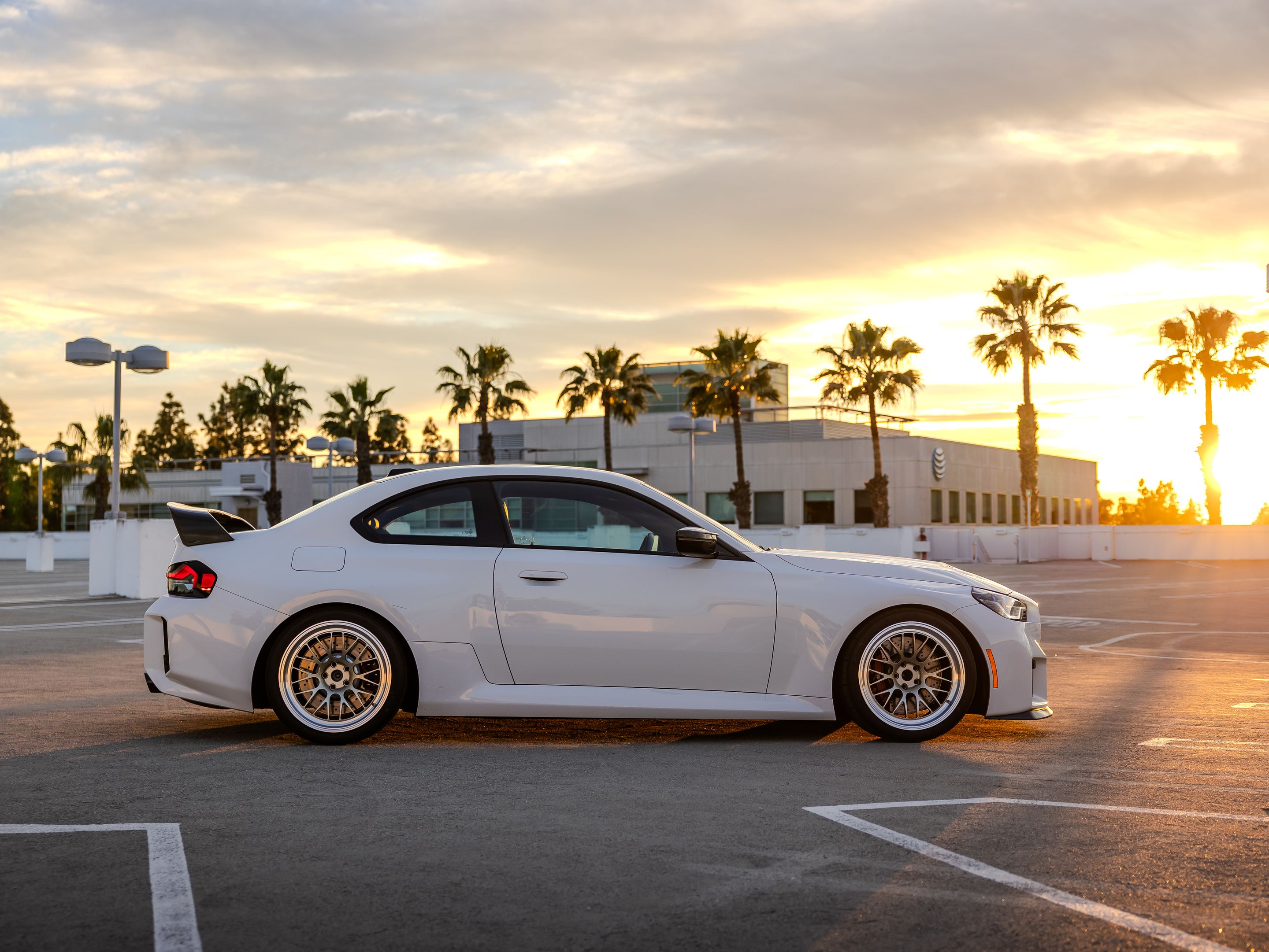 White BMW G87 M2 with 19" ML-10RT Apex wheels in Machined Lip Gloss Motorsport Gold