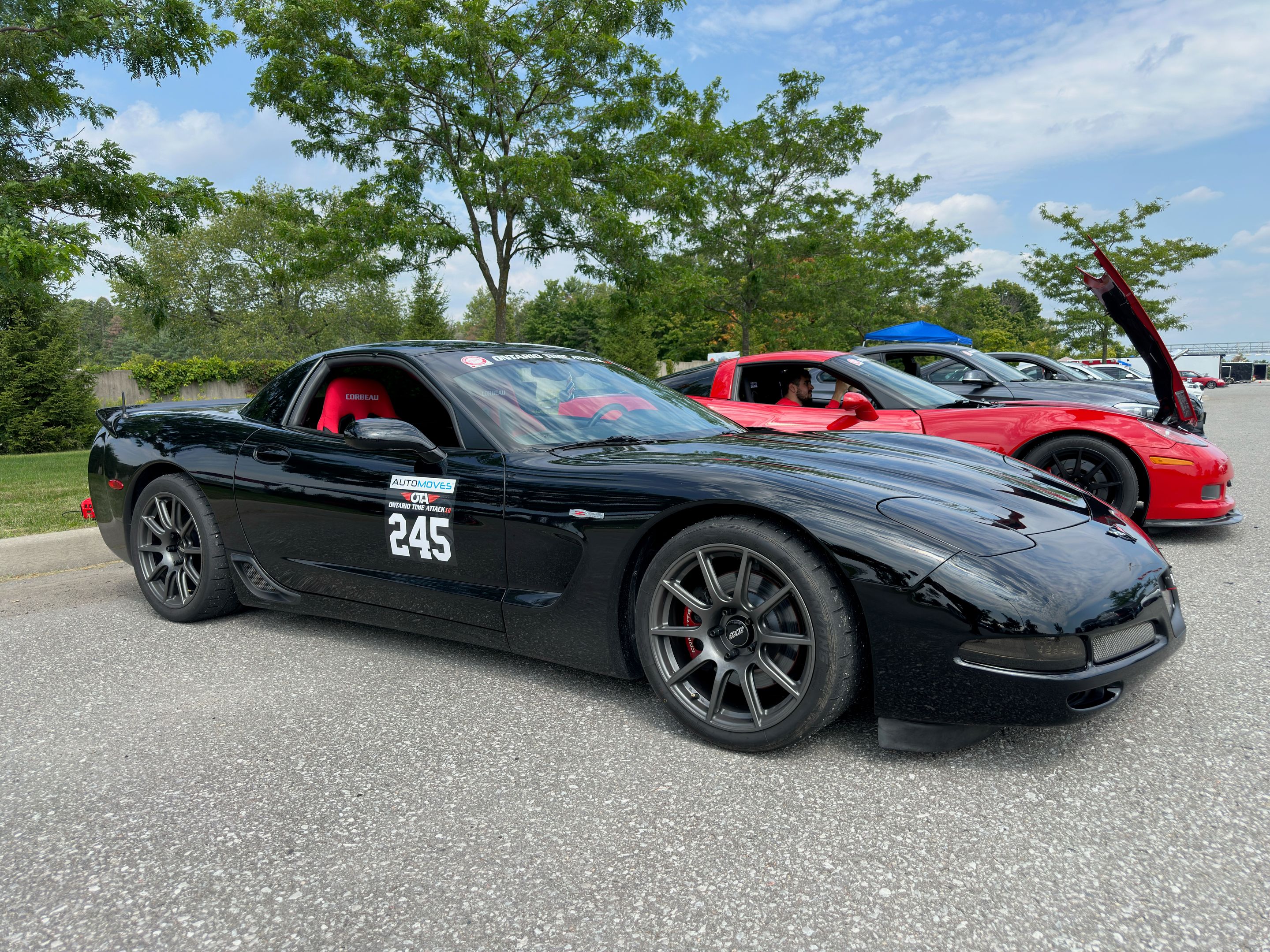 Black Chevrolet C5 Corvette Base/Z51 with 18" SM-10 Apex wheels in Anthracite
