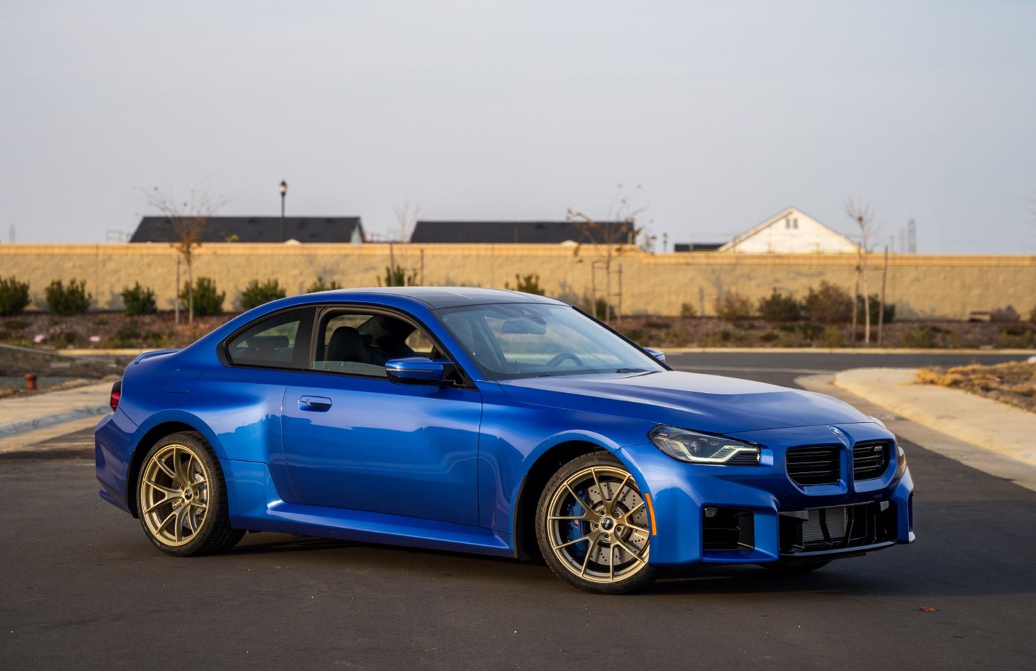 Blue BMW G87 M2 with 19" VS-5RS Apex wheels in Motorsport Gold