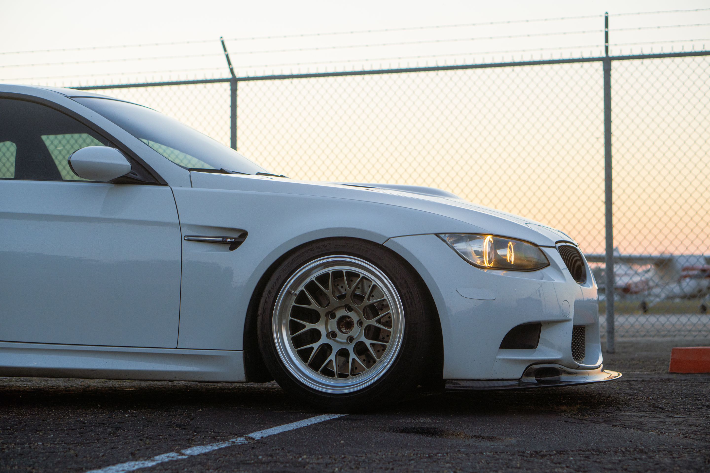 White BMW E92 Coupe M3 with 18" ML-10RT Apex wheels in Machined Lip Gloss Motorsport Gold