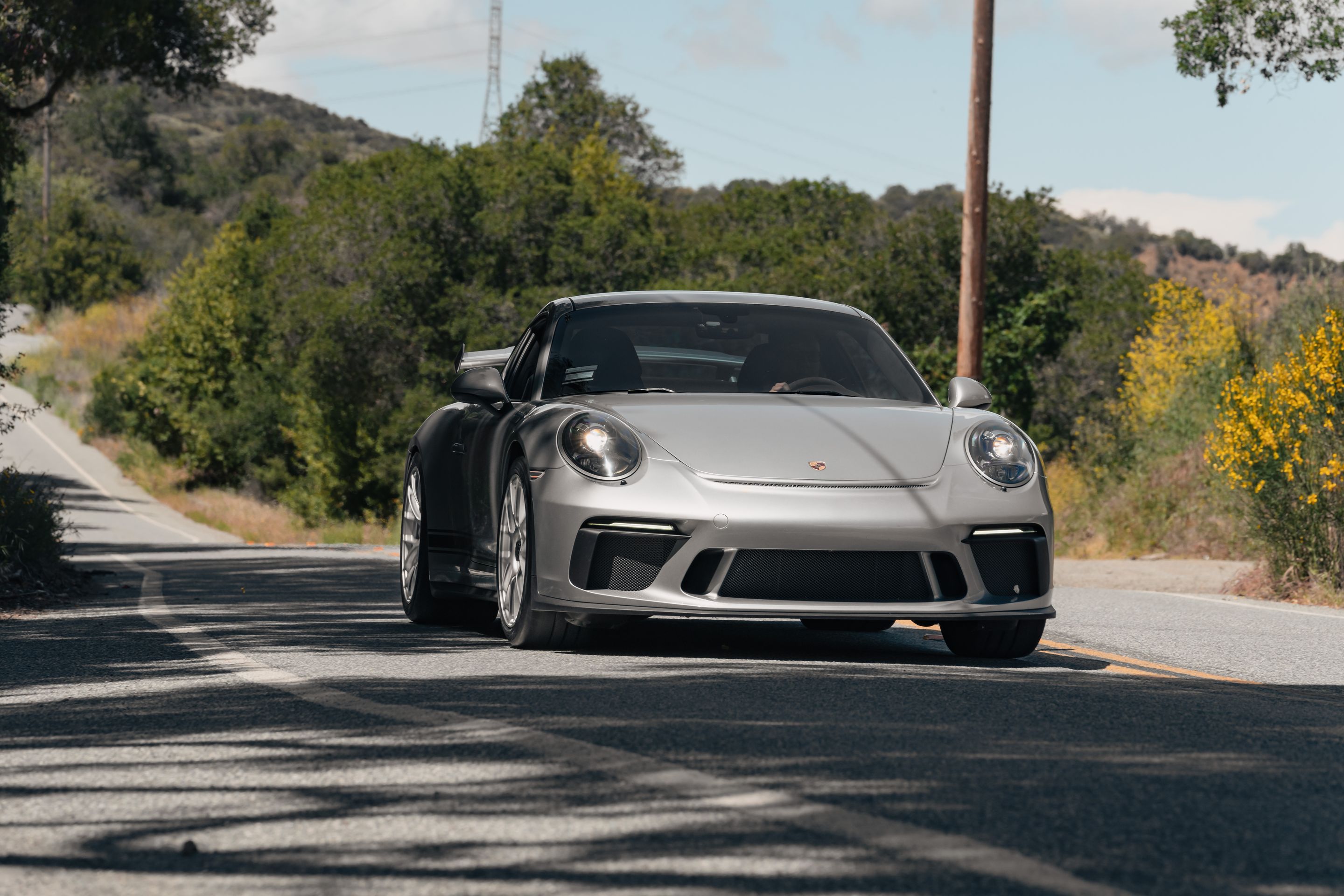 Silver Porsche 911 991.2 GT3 with 19" EC-7RS Apex wheels in Race Silver