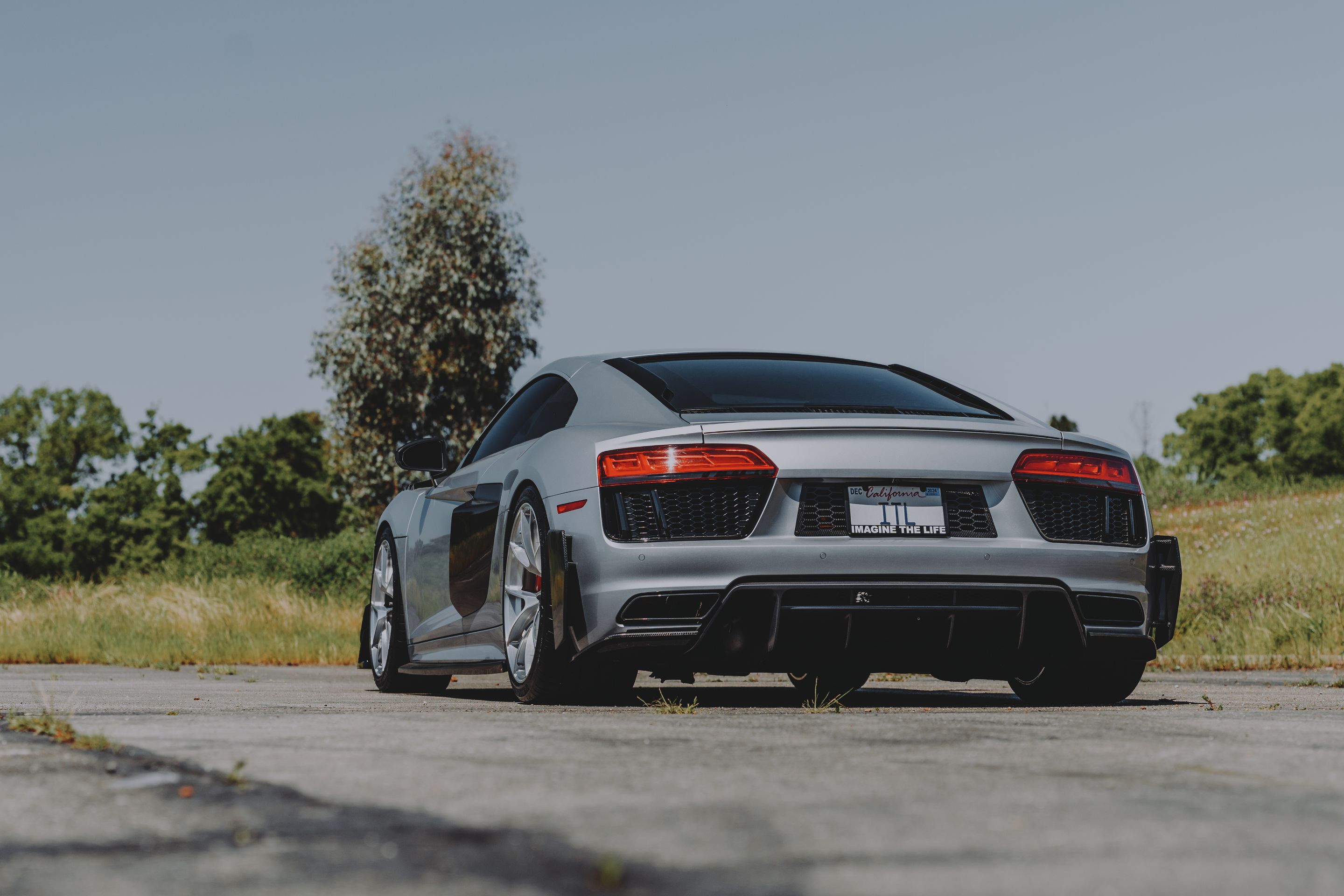 Silver Audi Gen 2 R8 with 19"/20" VS-5RS Apex wheels in Brushed Clear