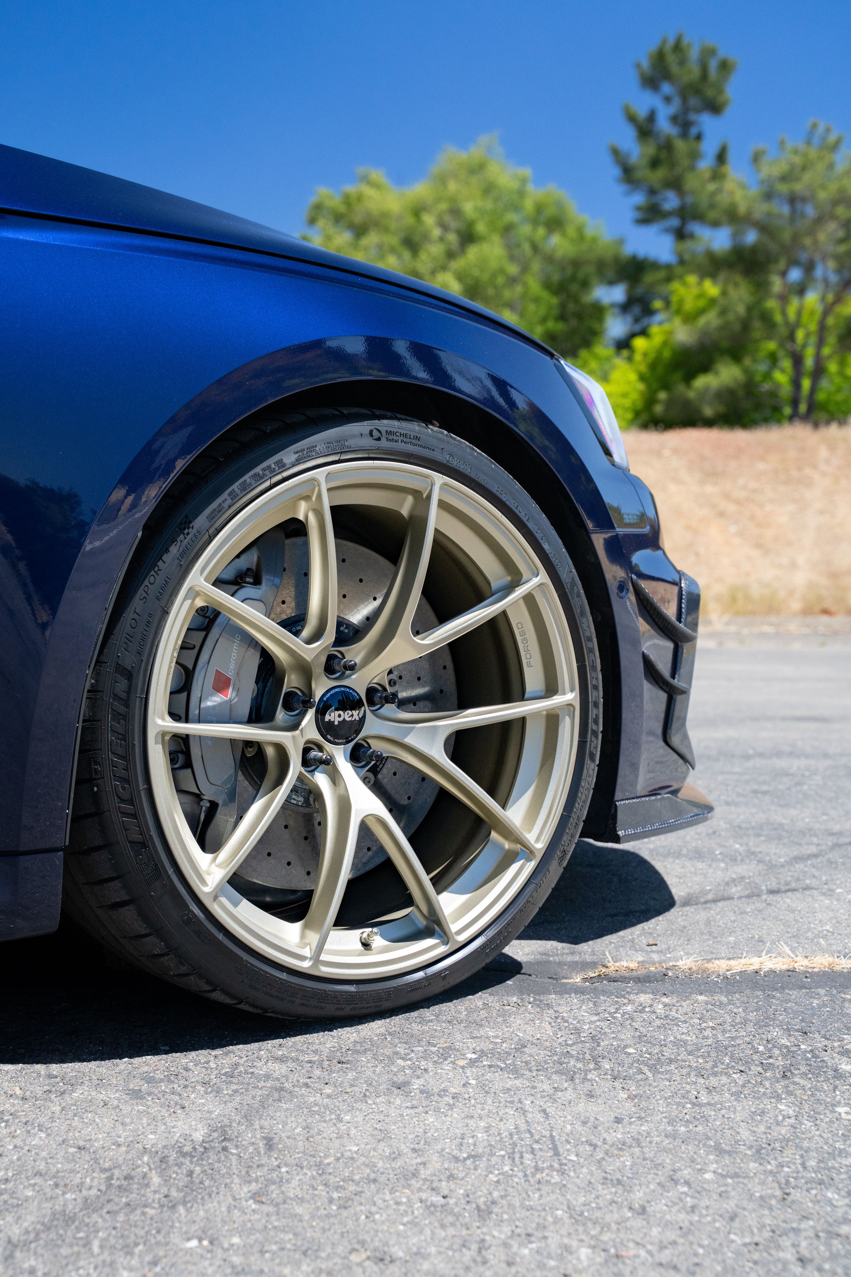 Blue Audi B9 RS 5 Sportback with 20" VS-5RS Apex wheels in Motorsport Gold