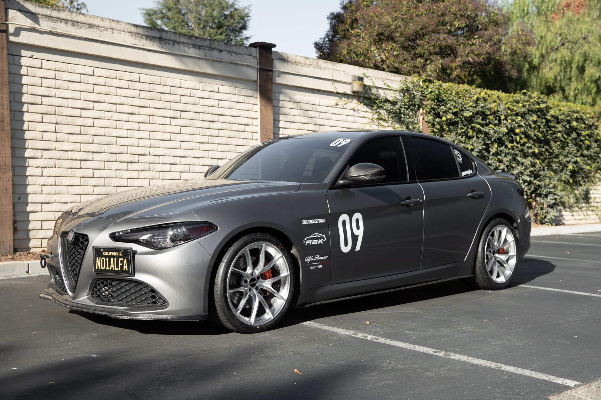 Grey Alfa Romeo Giulia Standard with 19" VS-5RS Apex wheels in Brushed Clear