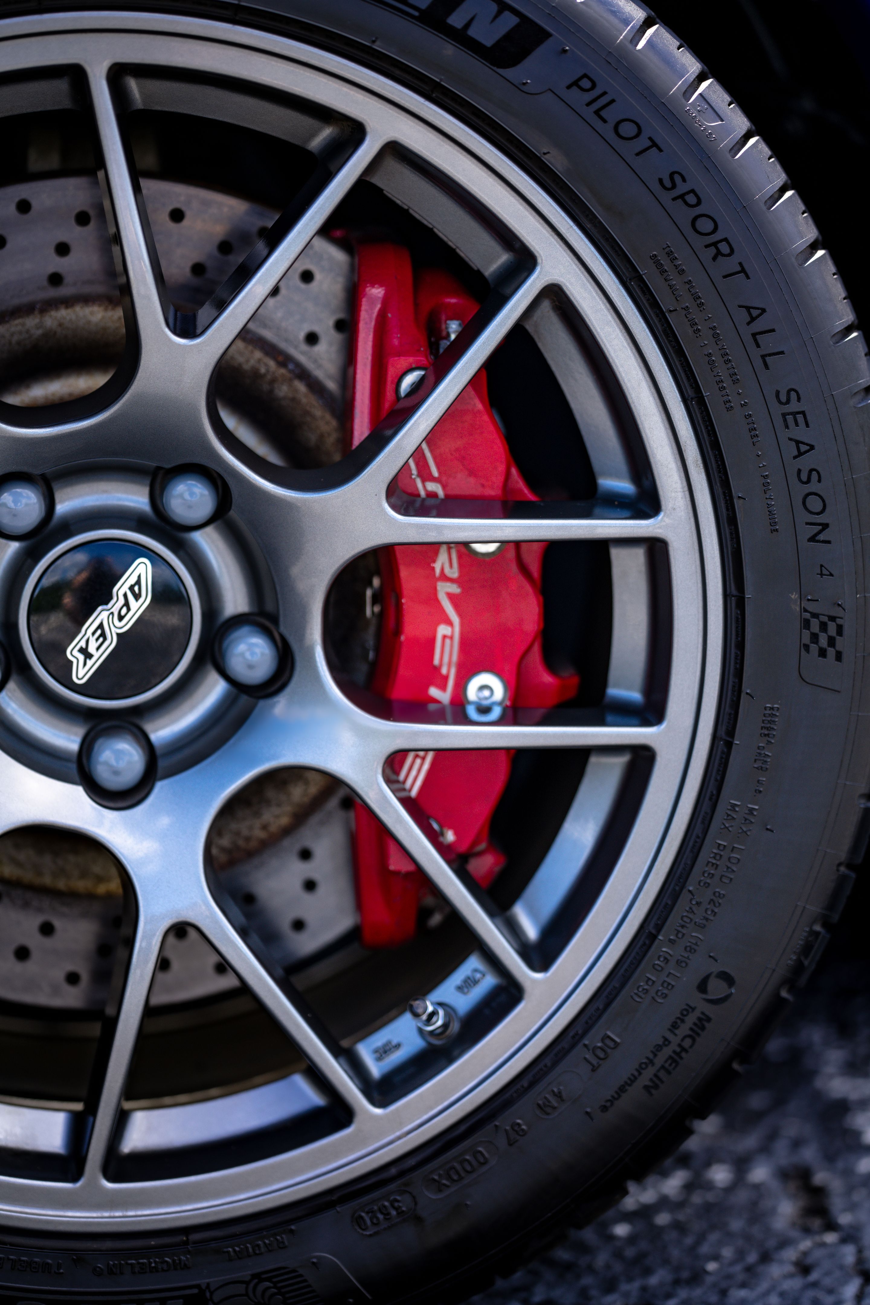 Blue Chevrolet C5 Corvette Z06 with 18" EC-7 Apex wheels in Anthracite