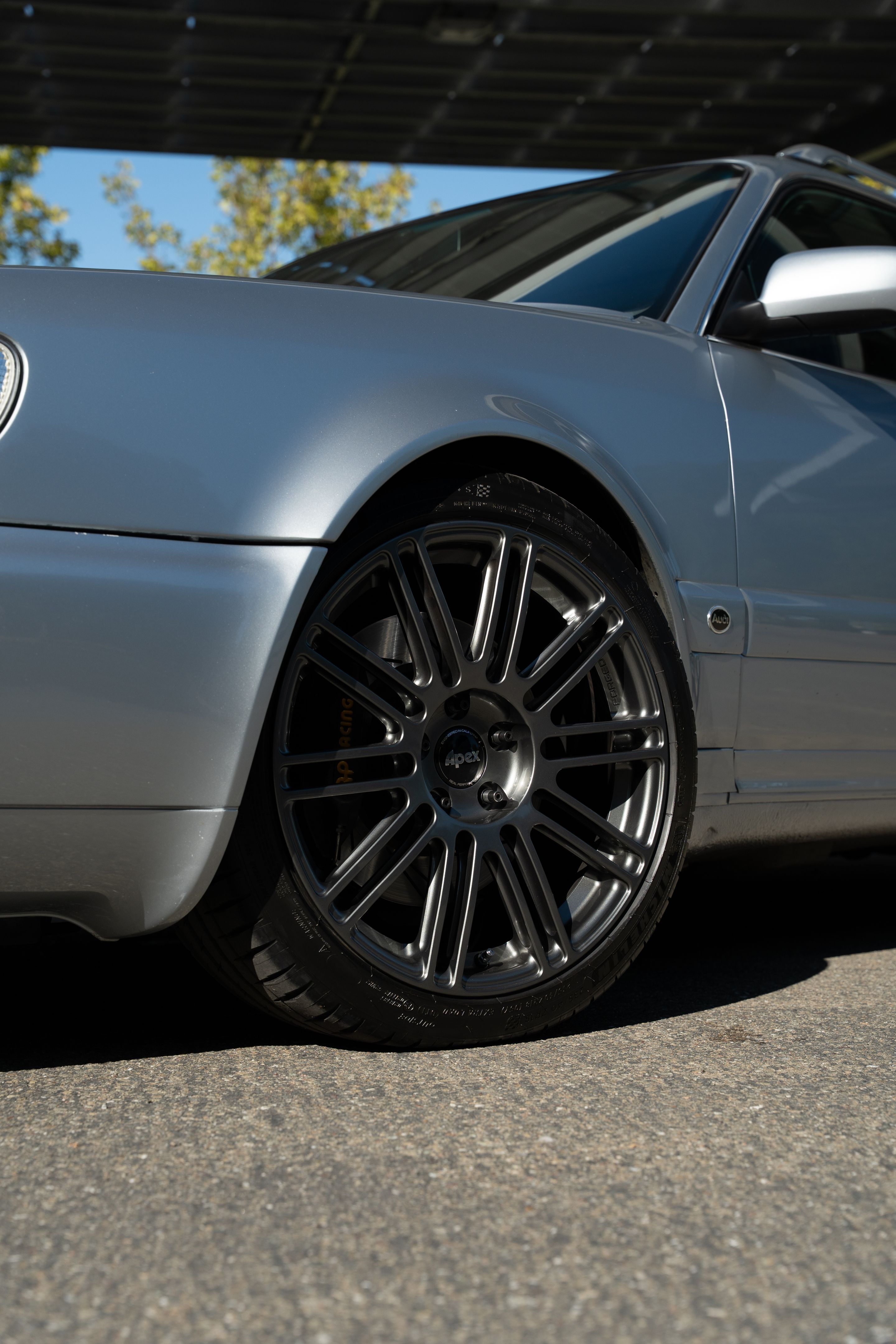 Silver Audi C4 S6 Avant/Wagon with 18" TC-10RT Apex wheels in Anthracite