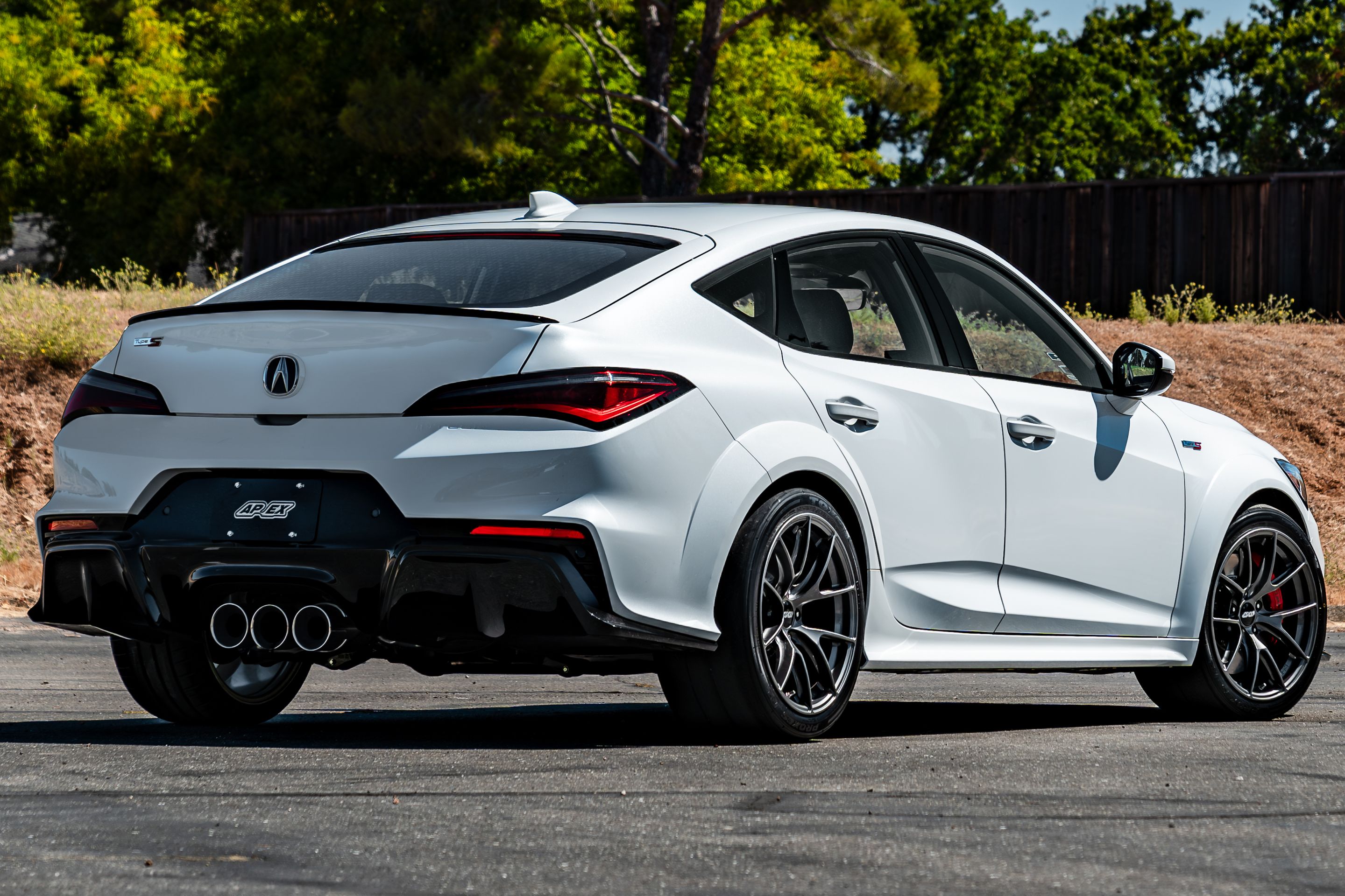 White Acura DE5 Integra Type-S with 18" VS-5RS Apex wheels in Anthracite