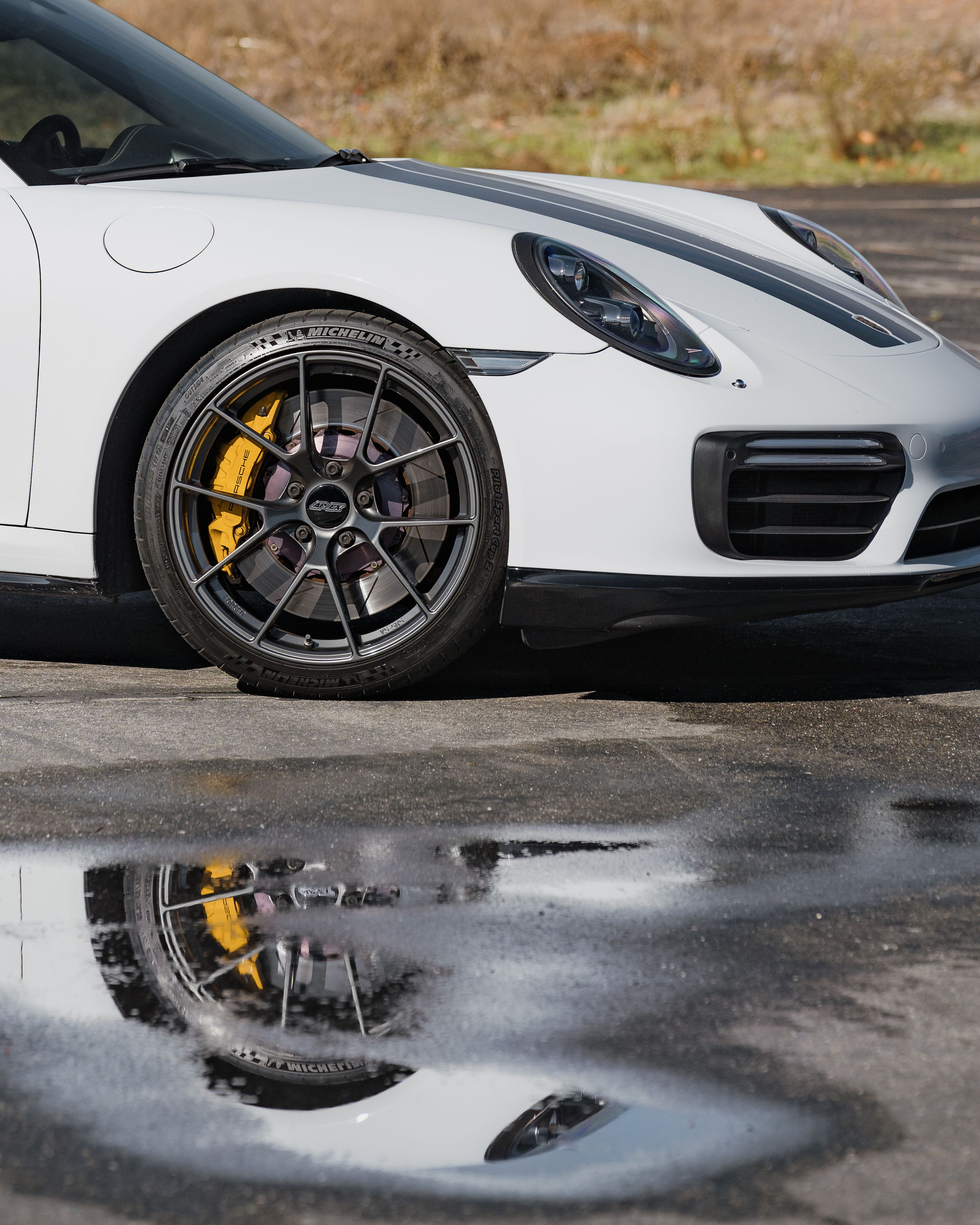 White Porsche 911 991.2 Turbo S with 20" VS-5RS Apex wheels in Anthracite