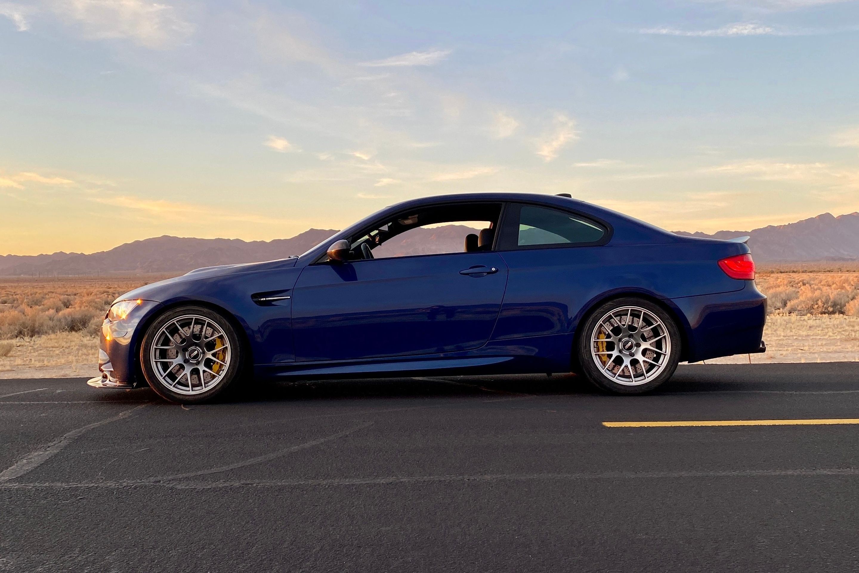 Blue BMW E92 Coupe M3 with 18" EC-7R Apex wheels in Race Silver