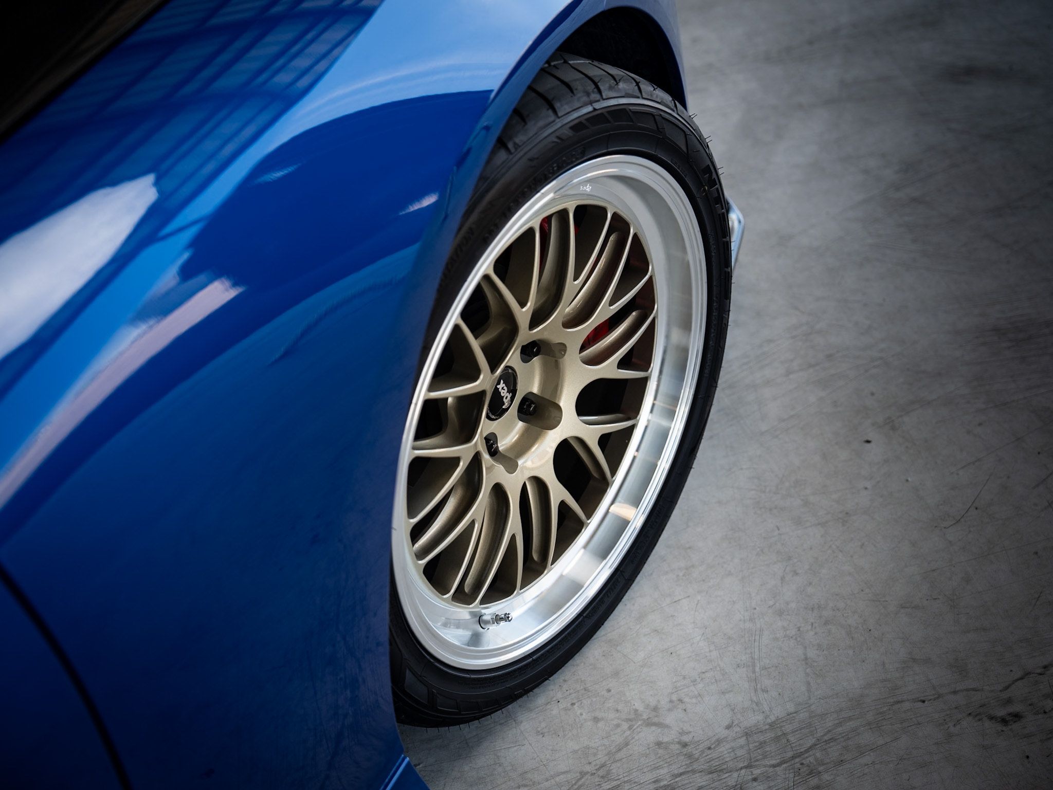 Blue Nissan Z with 19" ML-10RT Apex wheels in Machined Lip Gloss Motorsport Gold