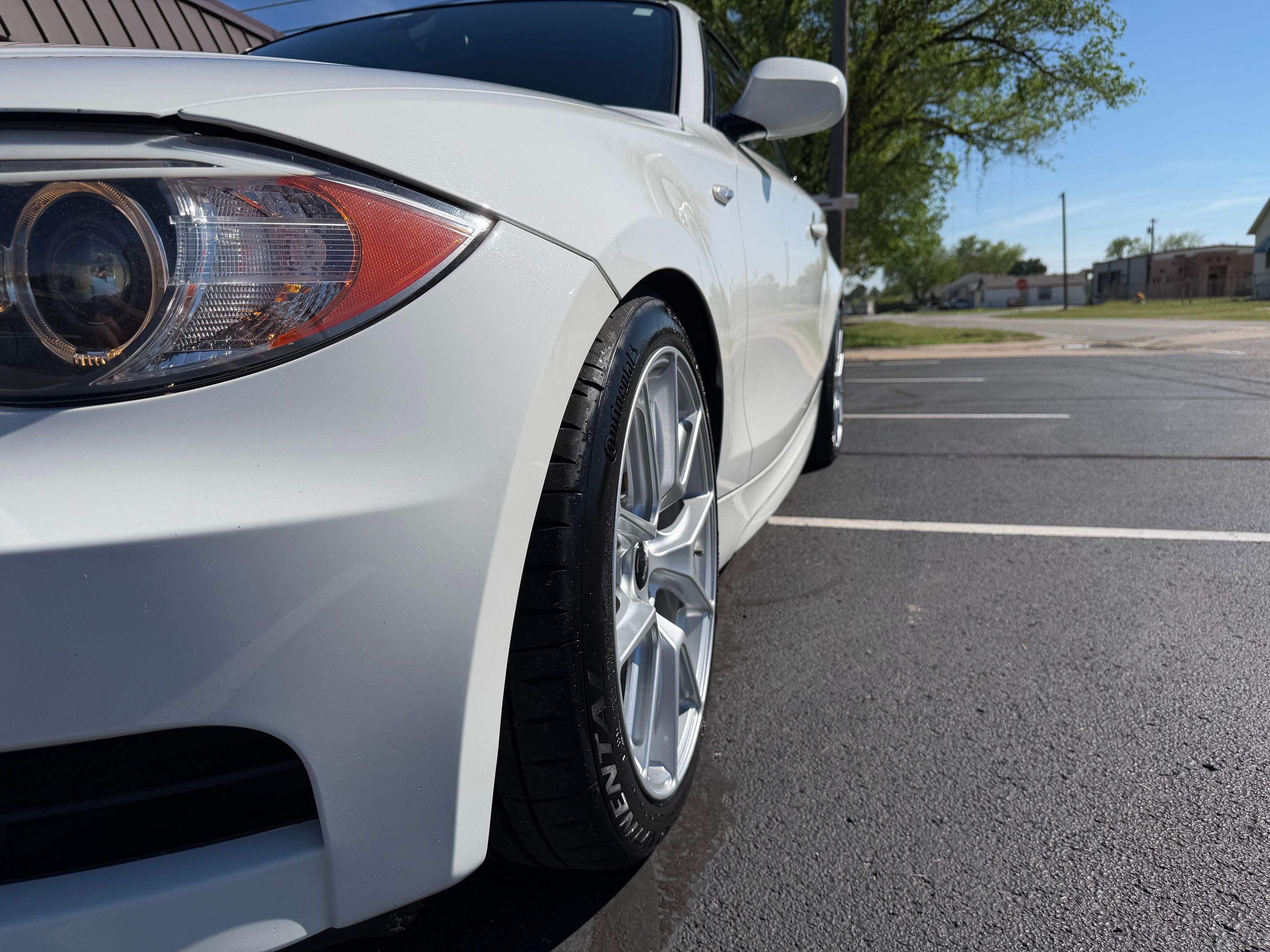 White BMW E82 Coupe 1 Series with 18" VS-5 Apex wheels in Race Silver