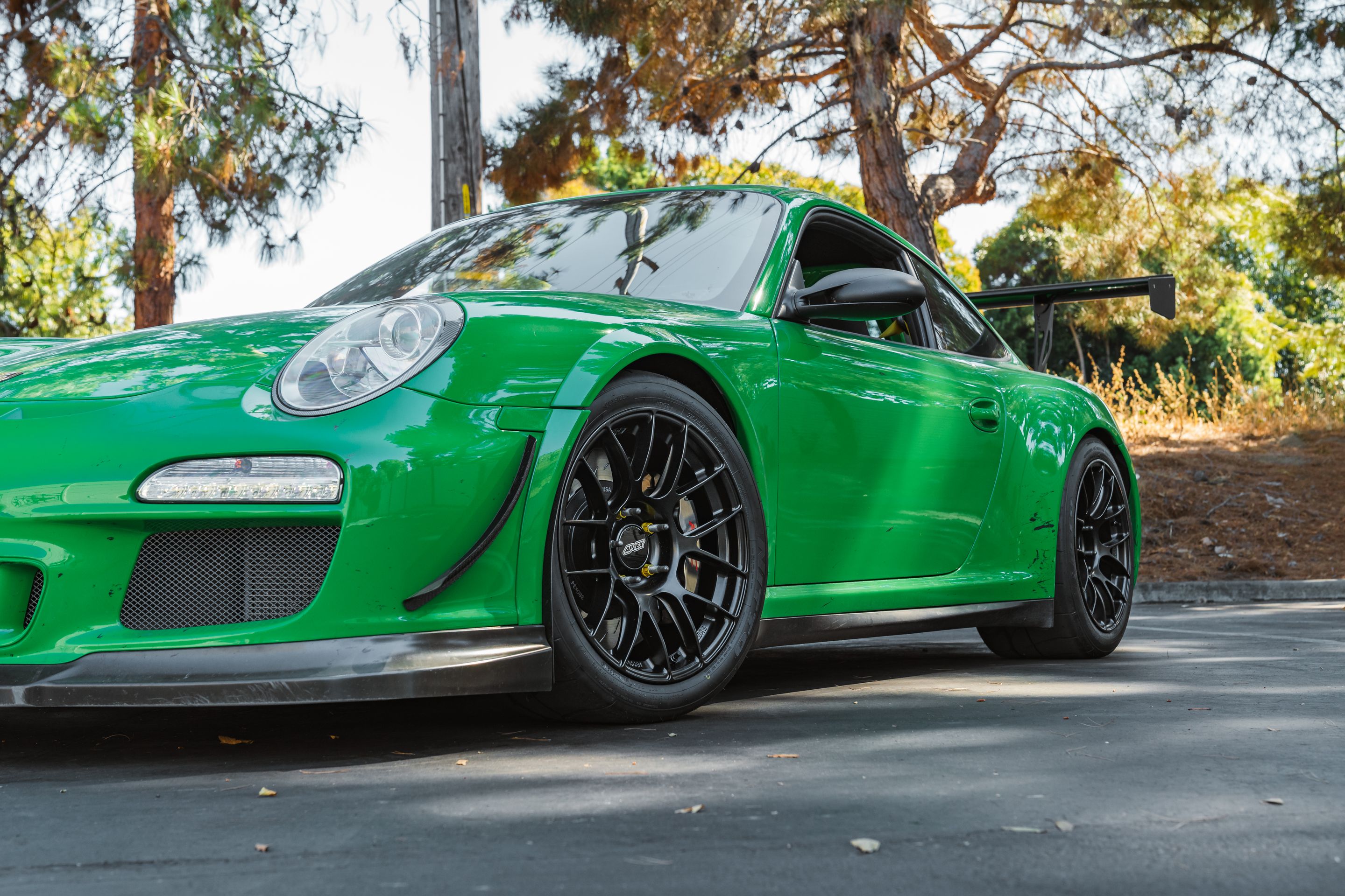 Green Porsche 911 997 GT3 RS with 18" EC-7RS Apex wheels in Satin Black