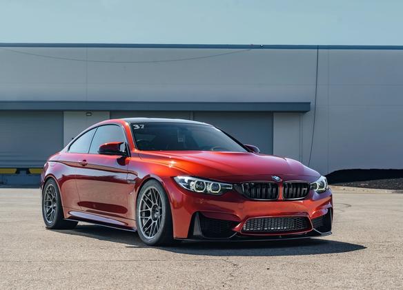 BMW F82 Coupe M4 with 18" ARC-8 in Anthracite