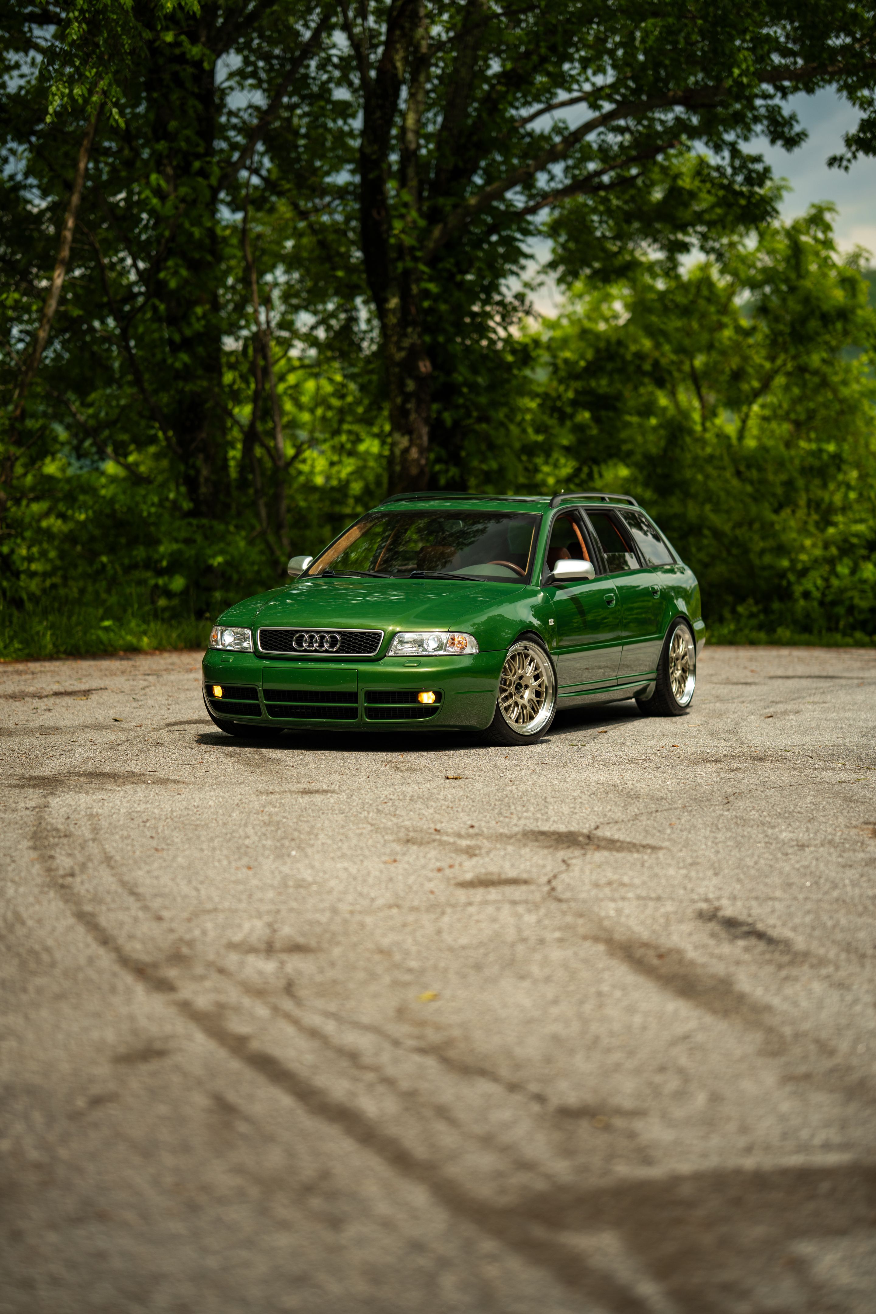 Green Audi B5 S4 Avant/Wagon with 18" ML-10RT Apex wheels in Machined Lip Gloss Motorsport Gold