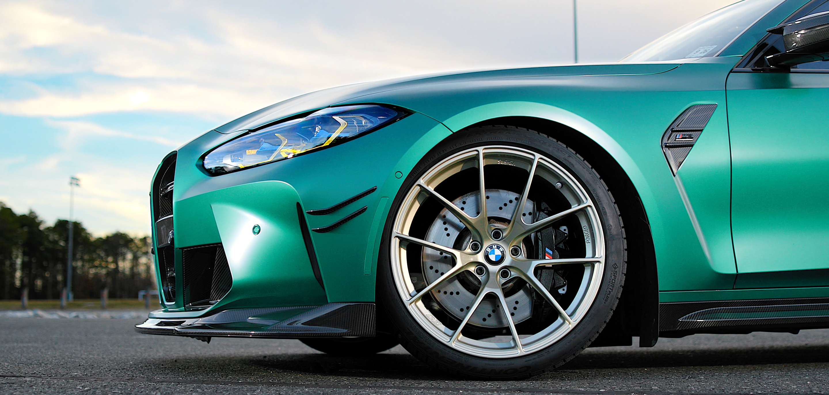 Green BMW G80 M3 with 20" VS-5RS Apex wheels in Motorsport Gold